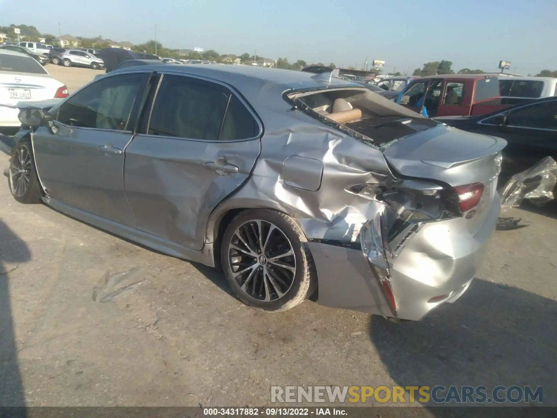 3 Photograph of a damaged car 4T1B11HK0KU823553 TOYOTA CAMRY 2019