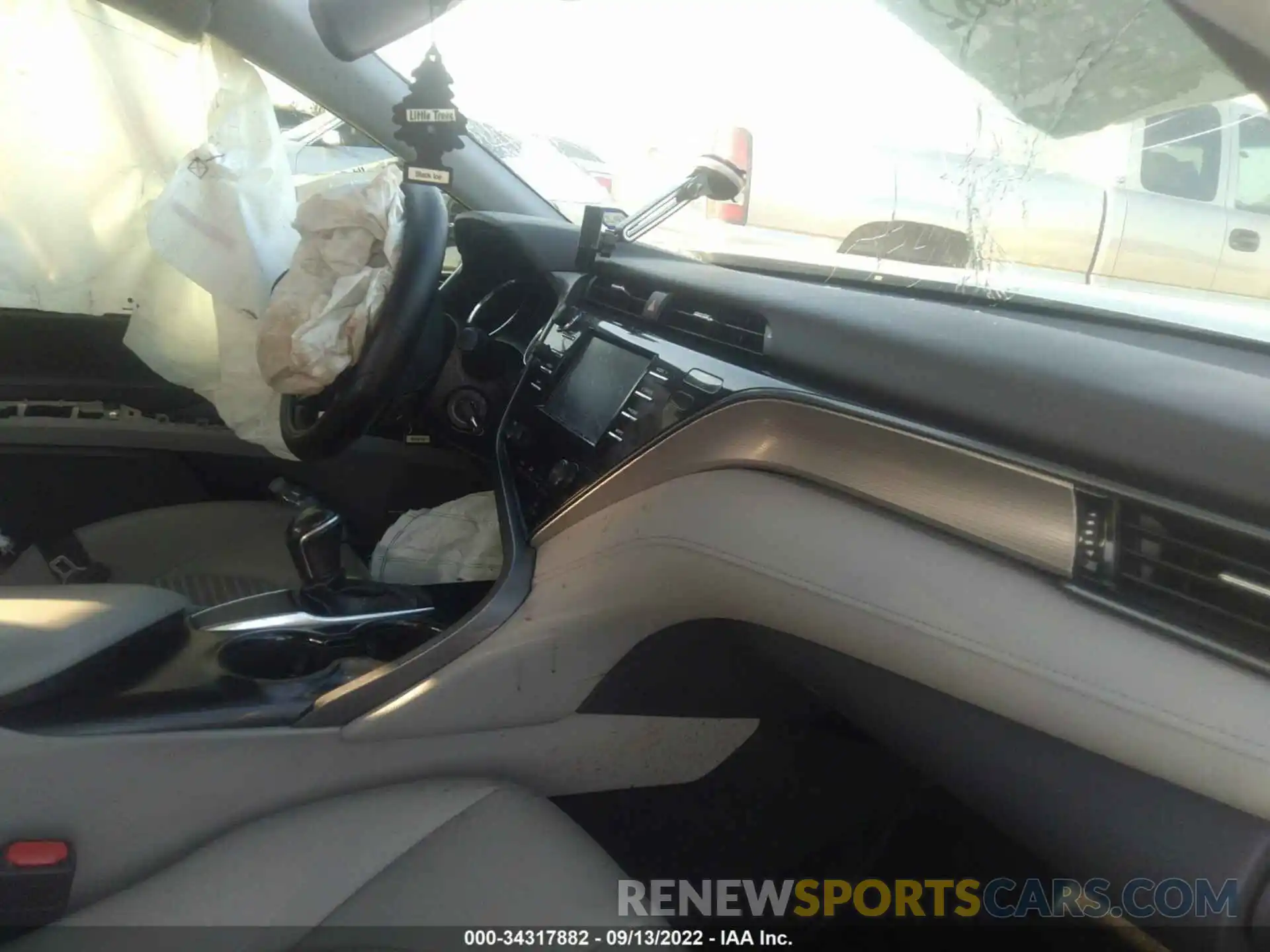 5 Photograph of a damaged car 4T1B11HK0KU823553 TOYOTA CAMRY 2019