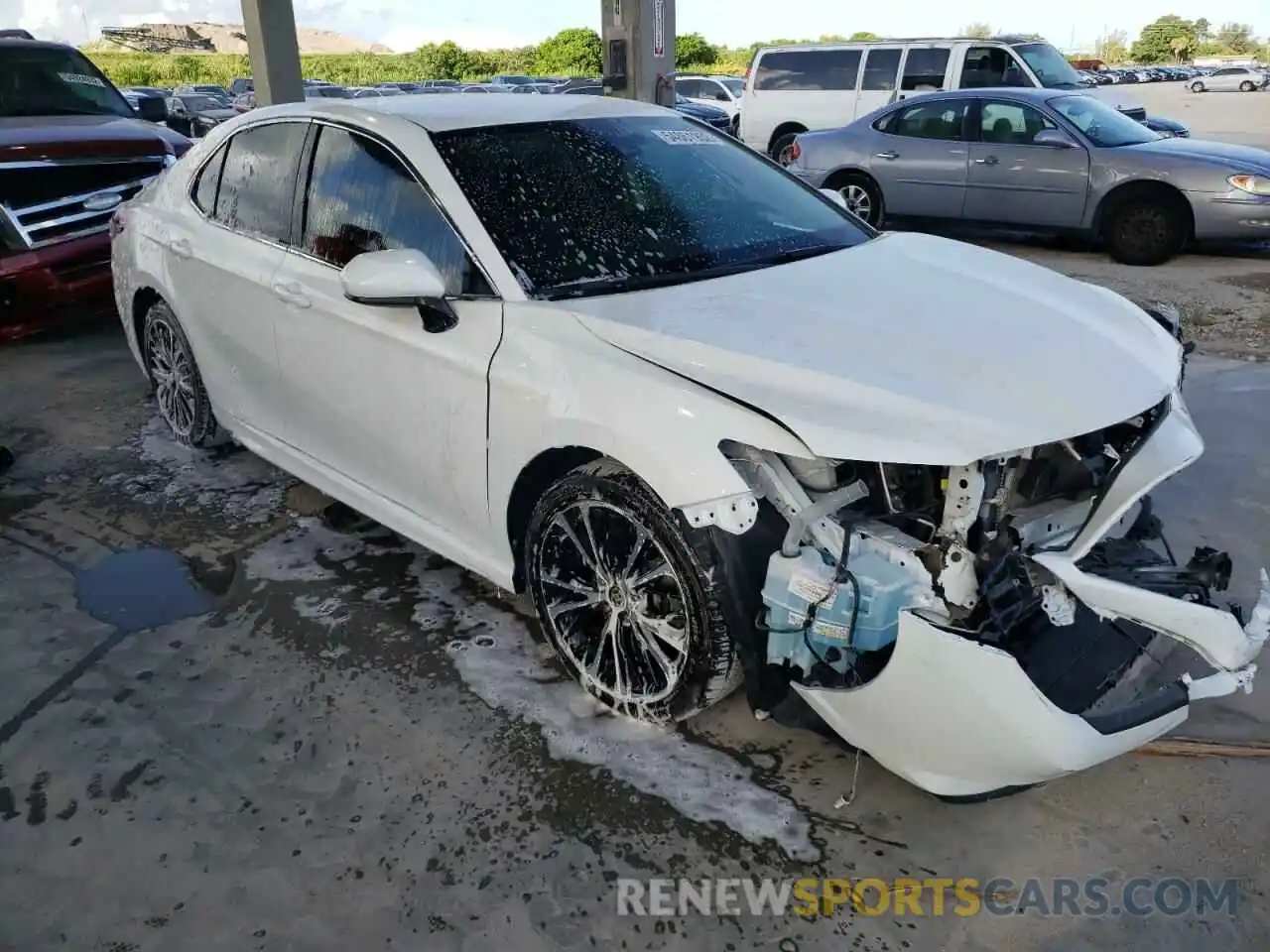 1 Photograph of a damaged car 4T1B11HK0KU825514 TOYOTA CAMRY 2019