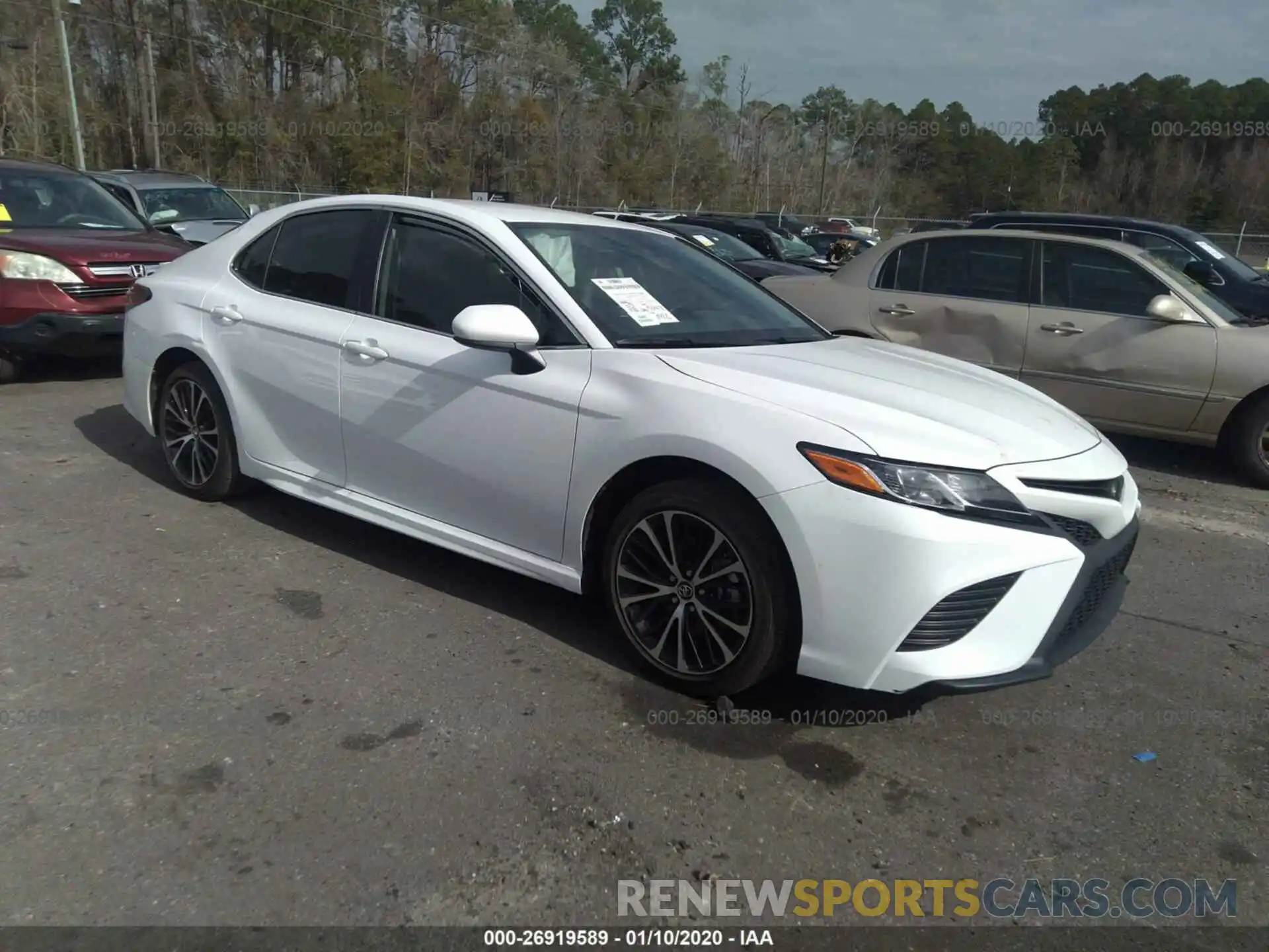 1 Photograph of a damaged car 4T1B11HK0KU826212 TOYOTA CAMRY 2019