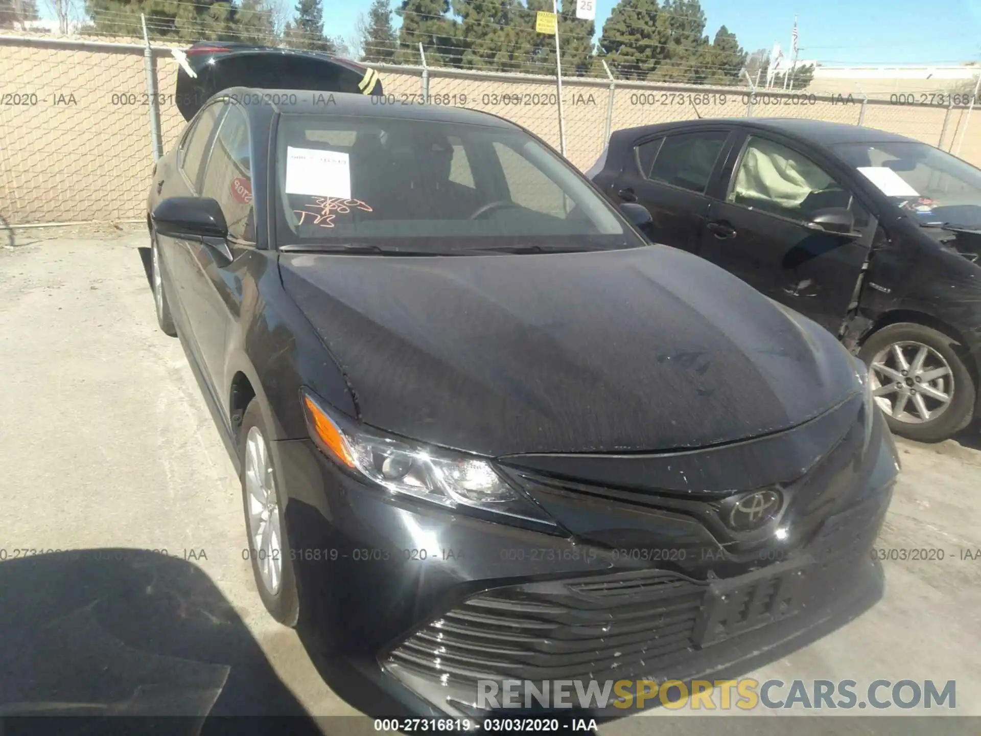 1 Photograph of a damaged car 4T1B11HK0KU826758 TOYOTA CAMRY 2019