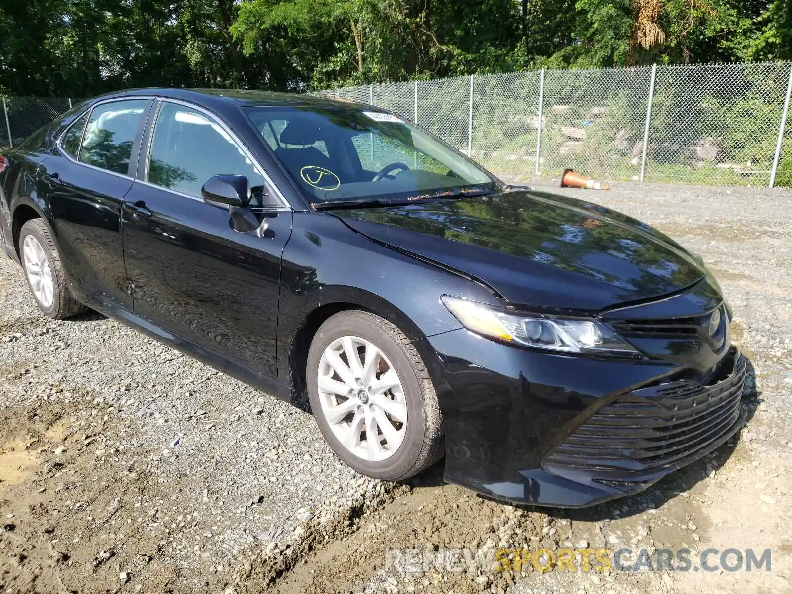 1 Photograph of a damaged car 4T1B11HK0KU829983 TOYOTA CAMRY 2019