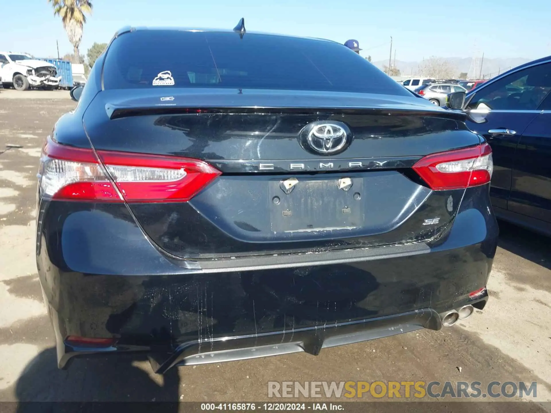 17 Photograph of a damaged car 4T1B11HK0KU830485 TOYOTA CAMRY 2019