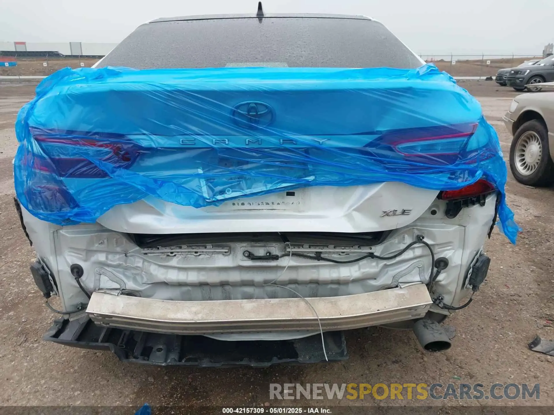 16 Photograph of a damaged car 4T1B11HK0KU841129 TOYOTA CAMRY 2019