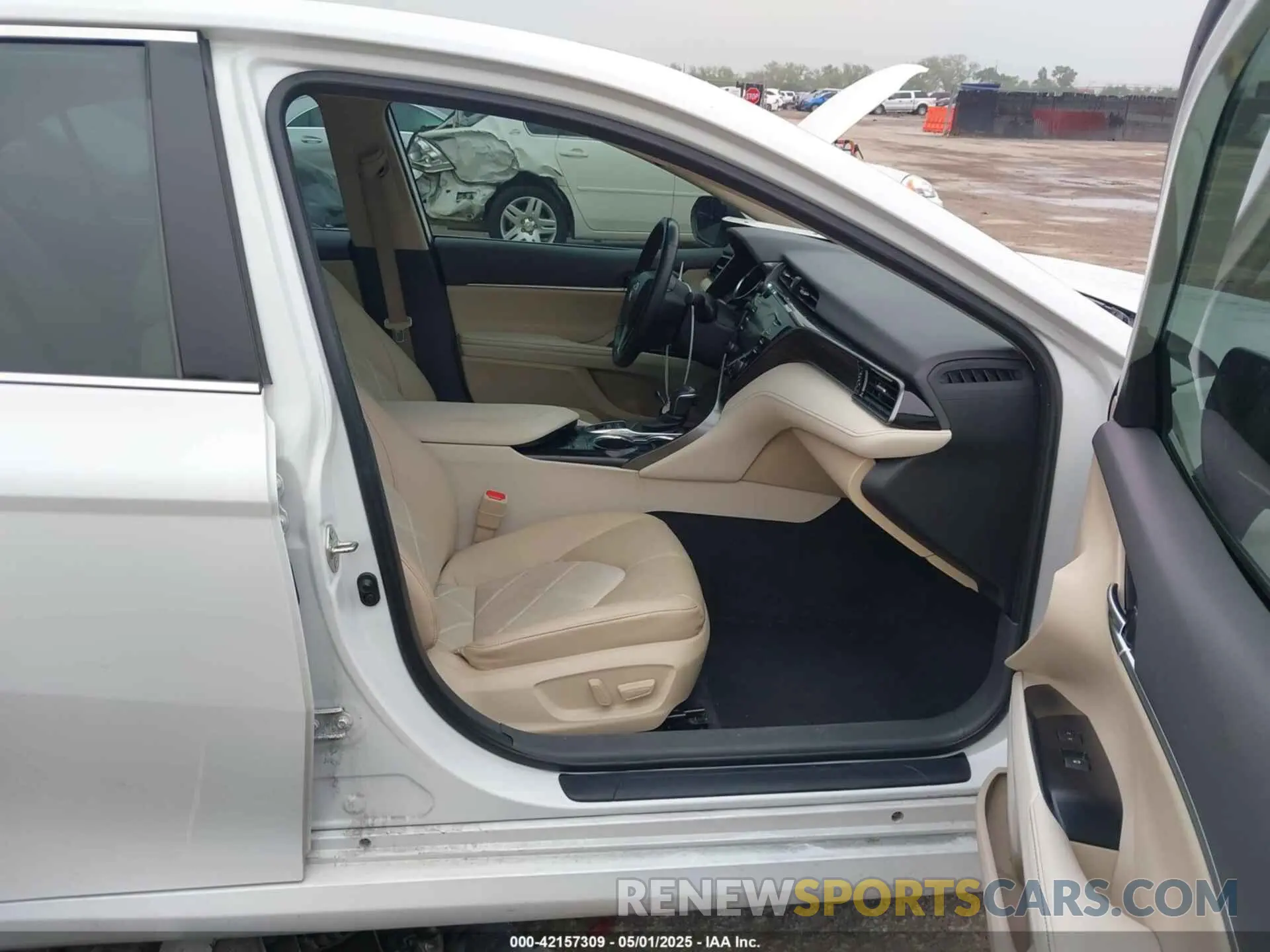 5 Photograph of a damaged car 4T1B11HK0KU841129 TOYOTA CAMRY 2019