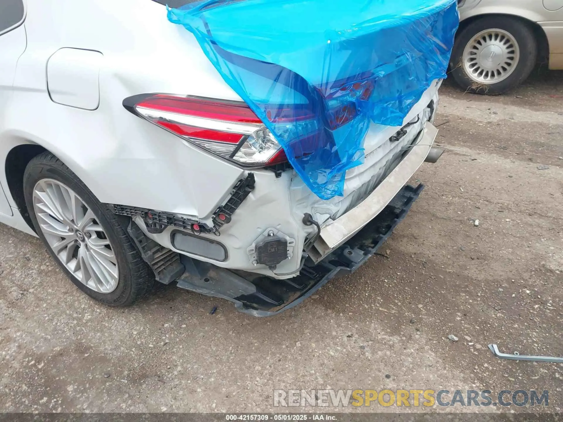 6 Photograph of a damaged car 4T1B11HK0KU841129 TOYOTA CAMRY 2019