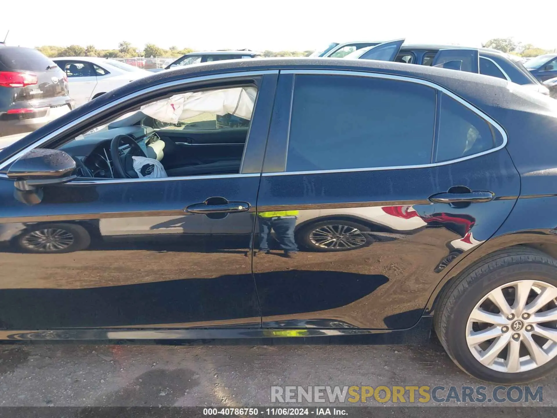 14 Photograph of a damaged car 4T1B11HK0KU842345 TOYOTA CAMRY 2019