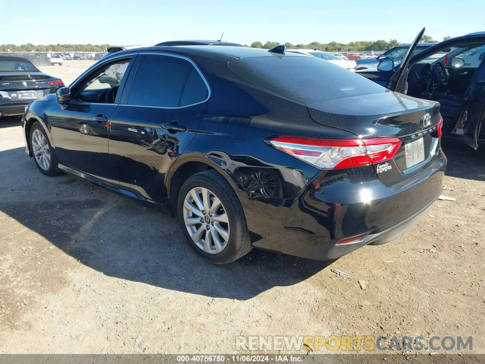 3 Photograph of a damaged car 4T1B11HK0KU842345 TOYOTA CAMRY 2019