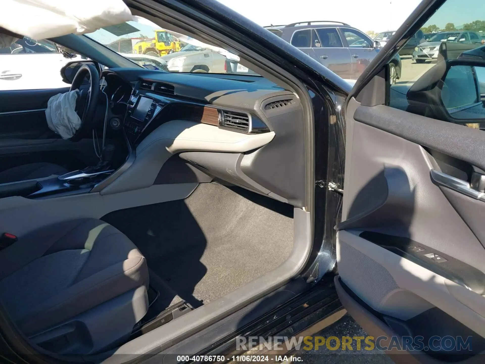 5 Photograph of a damaged car 4T1B11HK0KU842345 TOYOTA CAMRY 2019