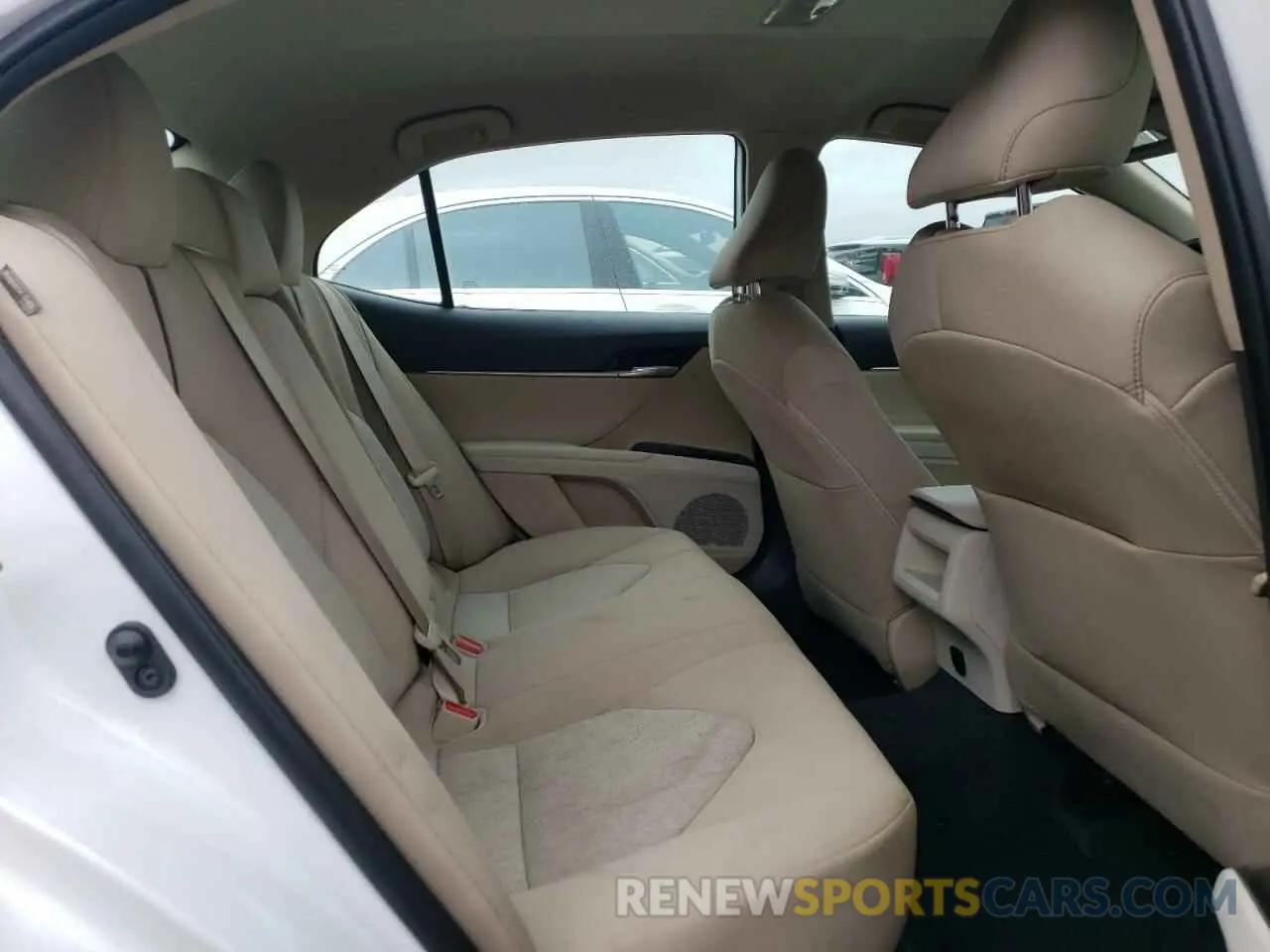 10 Photograph of a damaged car 4T1B11HK0KU842801 TOYOTA CAMRY 2019