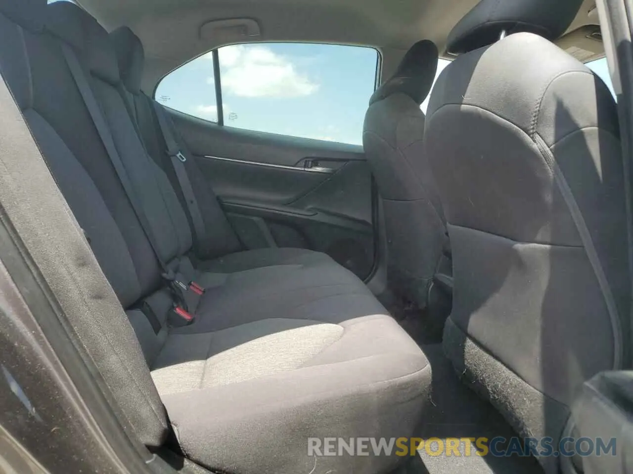 10 Photograph of a damaged car 4T1B11HK0KU843138 TOYOTA CAMRY 2019