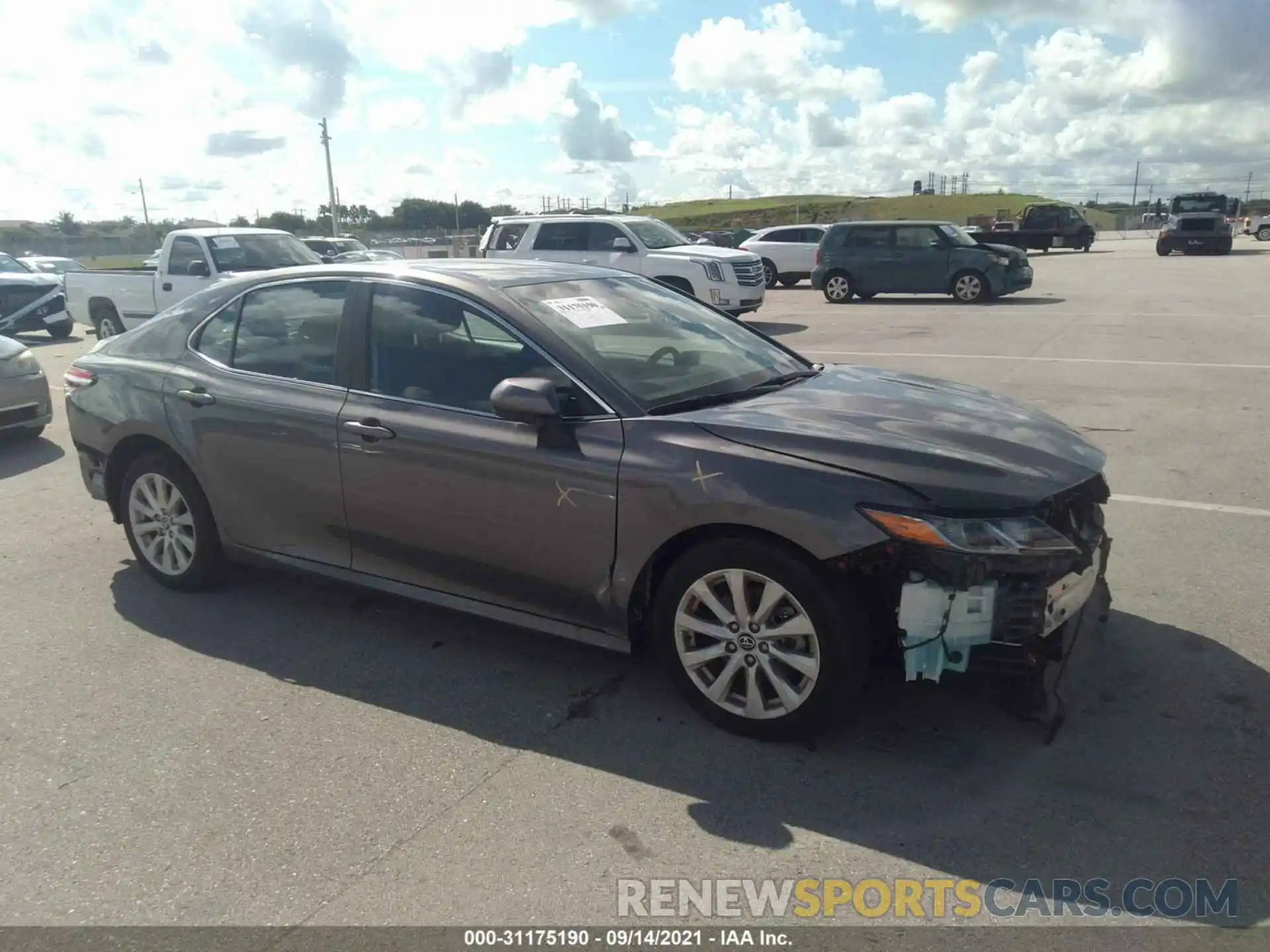 1 Photograph of a damaged car 4T1B11HK0KU847173 TOYOTA CAMRY 2019