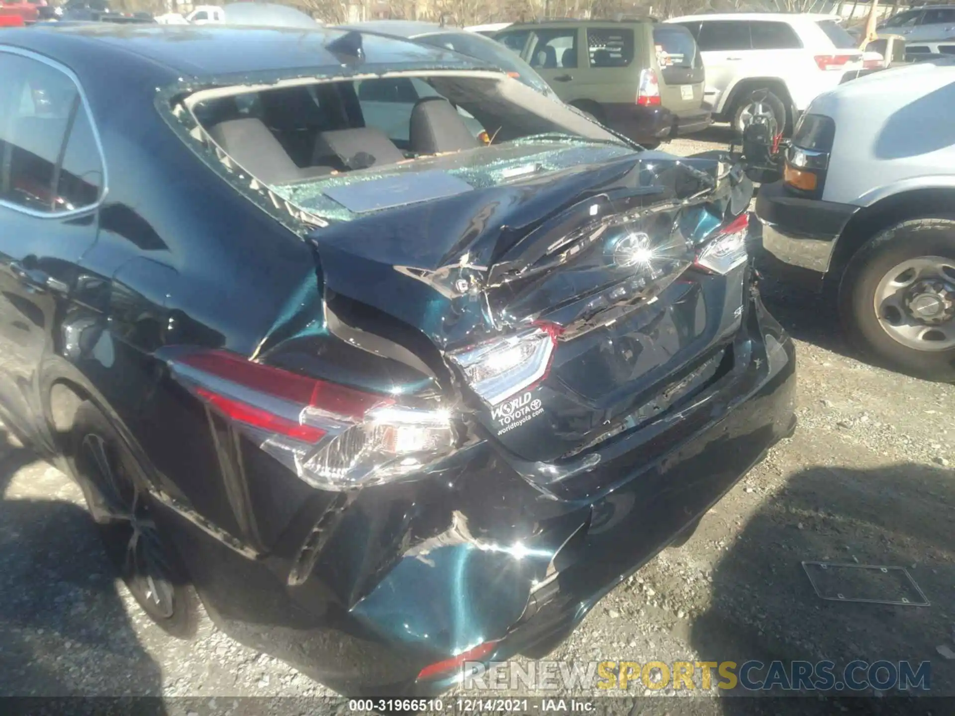 6 Photograph of a damaged car 4T1B11HK0KU856505 TOYOTA CAMRY 2019