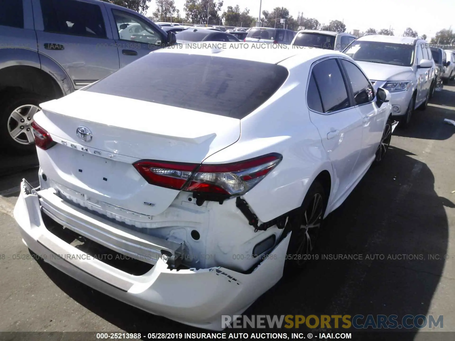 4 Photograph of a damaged car 4T1B11HK1KU162289 TOYOTA CAMRY 2019