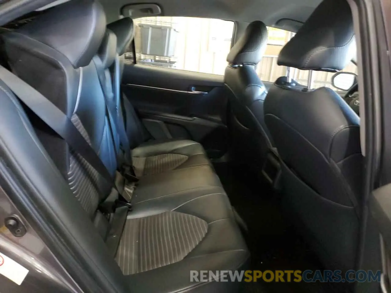 10 Photograph of a damaged car 4T1B11HK1KU166780 TOYOTA CAMRY 2019