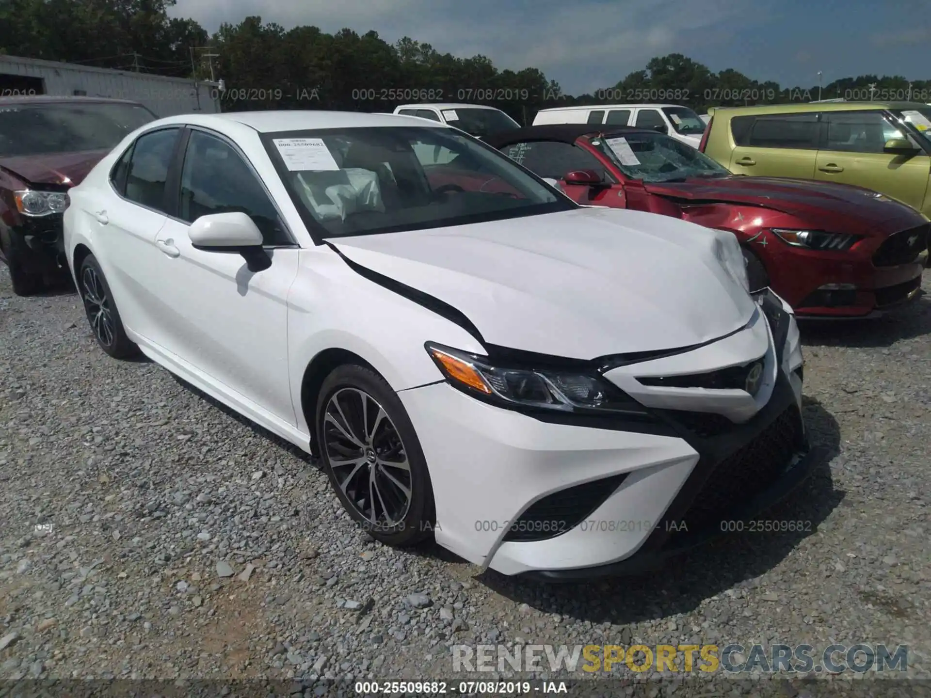 1 Photograph of a damaged car 4T1B11HK1KU168061 TOYOTA CAMRY 2019