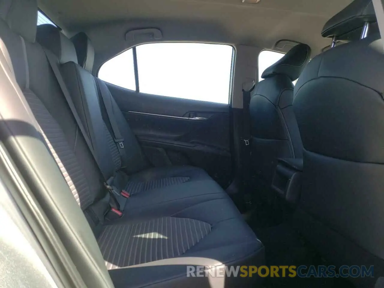 6 Photograph of a damaged car 4T1B11HK1KU175284 TOYOTA CAMRY 2019