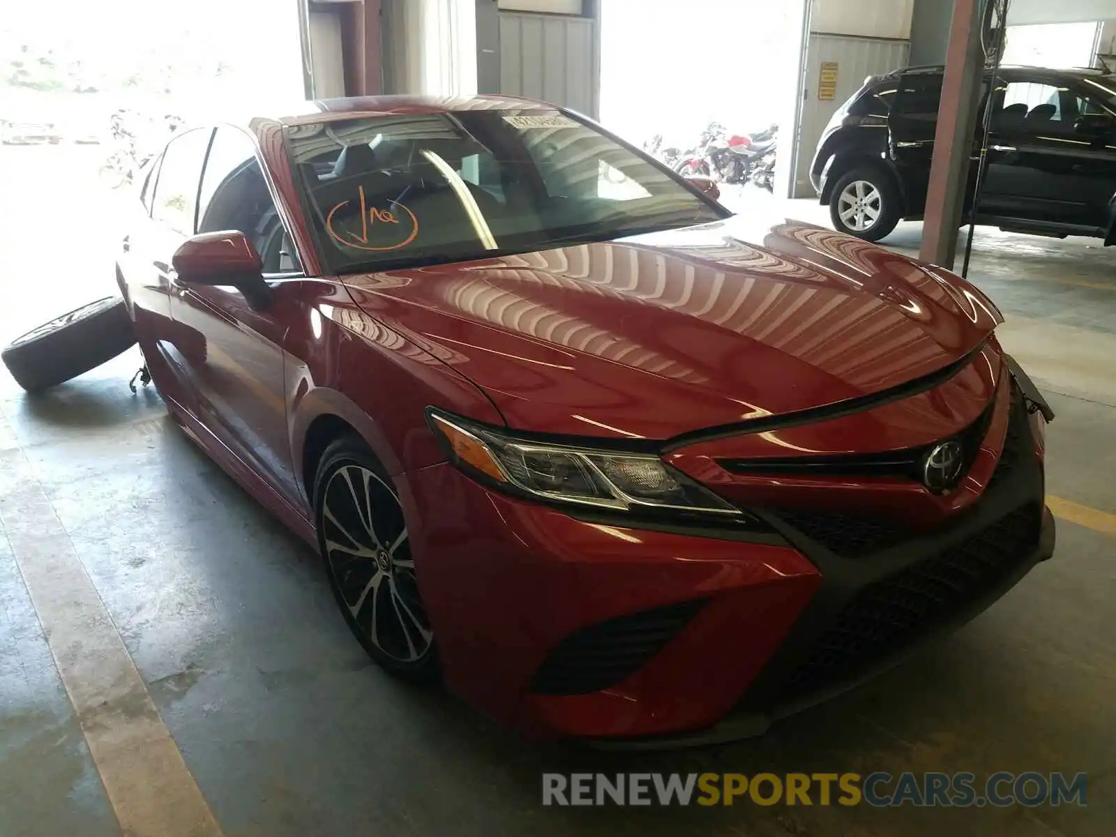 1 Photograph of a damaged car 4T1B11HK1KU176533 TOYOTA CAMRY 2019