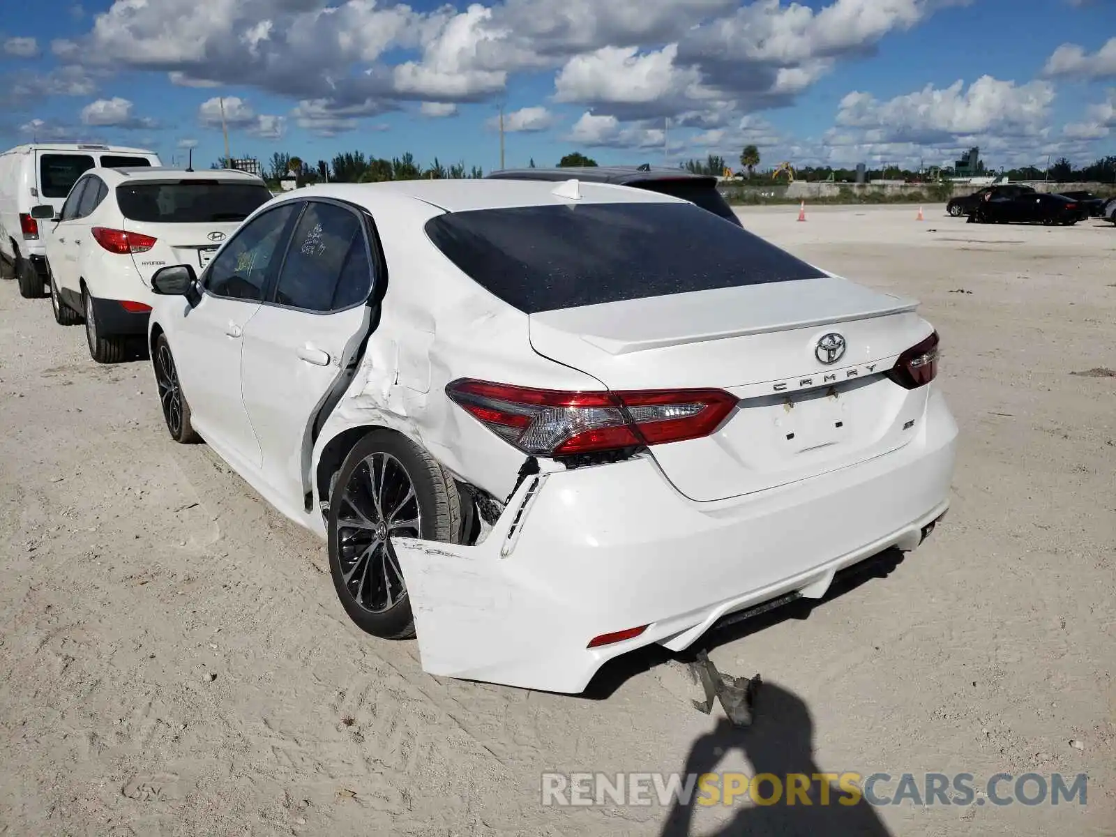 3 Photograph of a damaged car 4T1B11HK1KU185121 TOYOTA CAMRY 2019