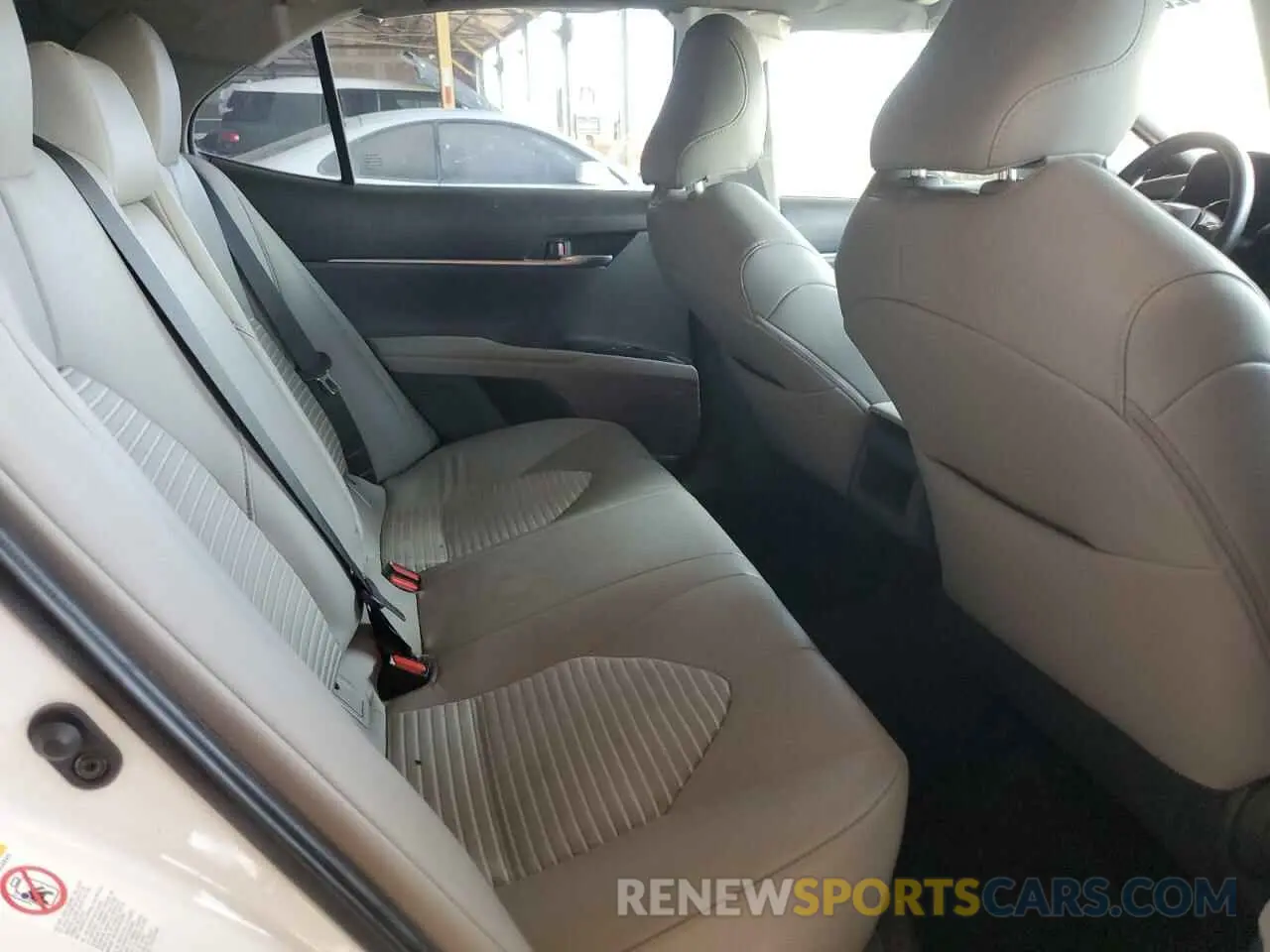 10 Photograph of a damaged car 4T1B11HK1KU186205 TOYOTA CAMRY 2019