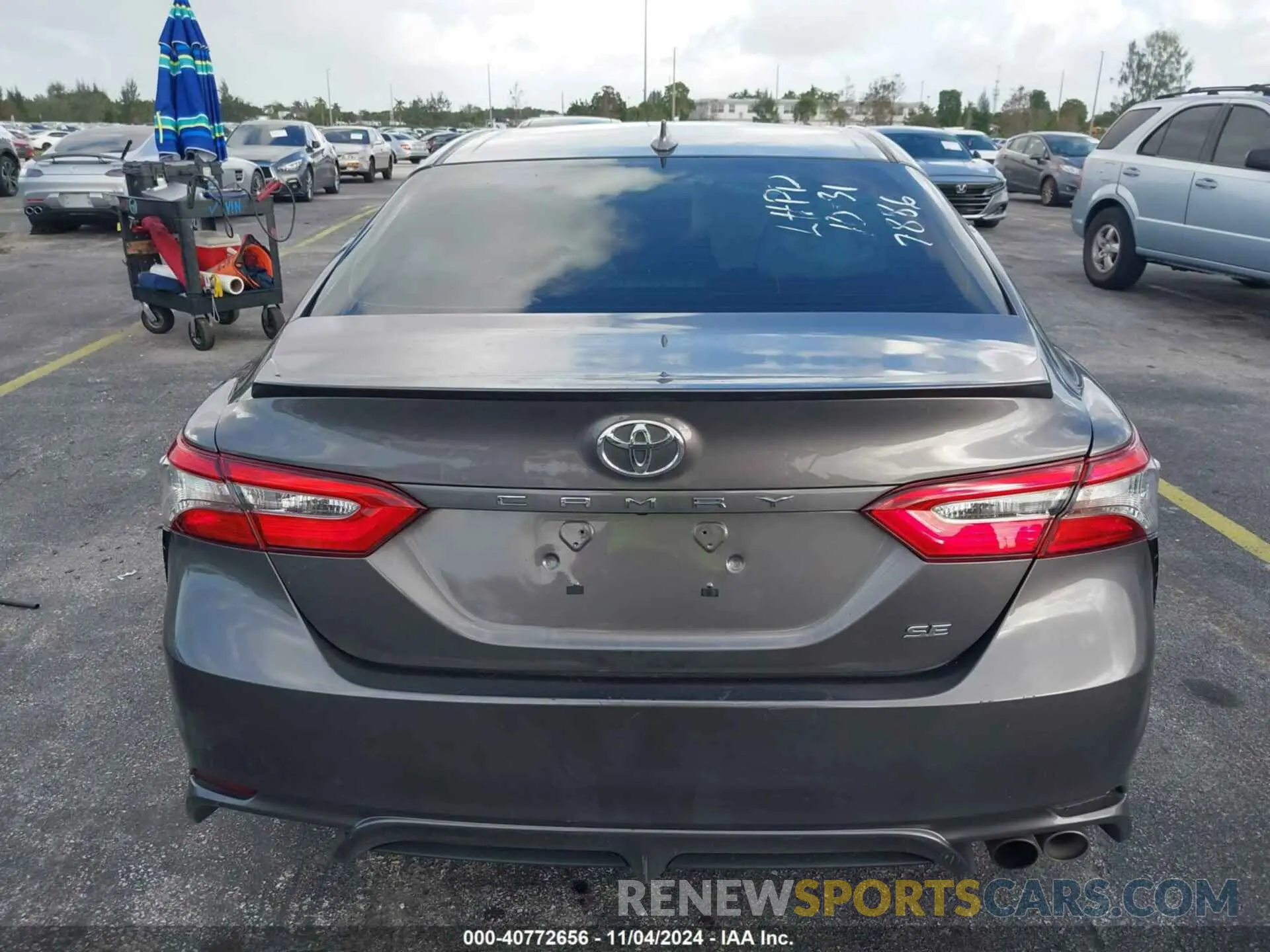 17 Photograph of a damaged car 4T1B11HK1KU187886 TOYOTA CAMRY 2019