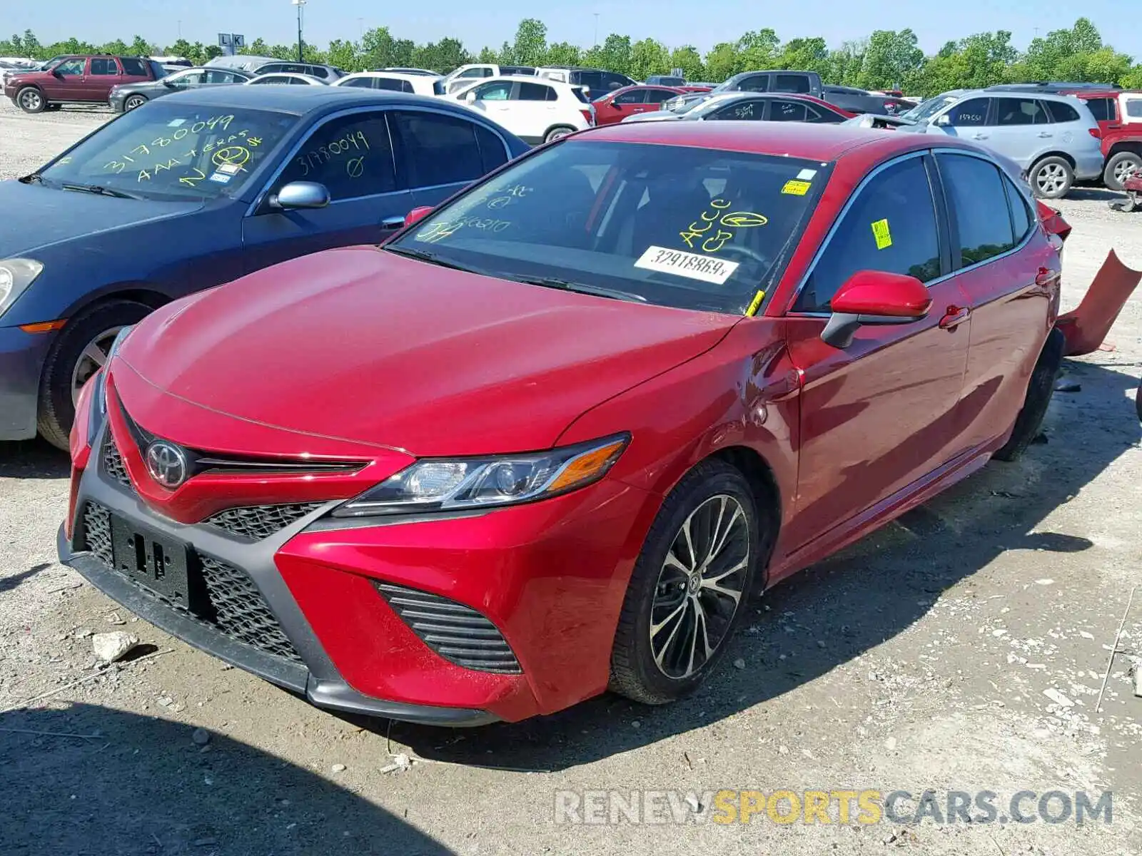 2 Photograph of a damaged car 4T1B11HK1KU189105 TOYOTA CAMRY 2019