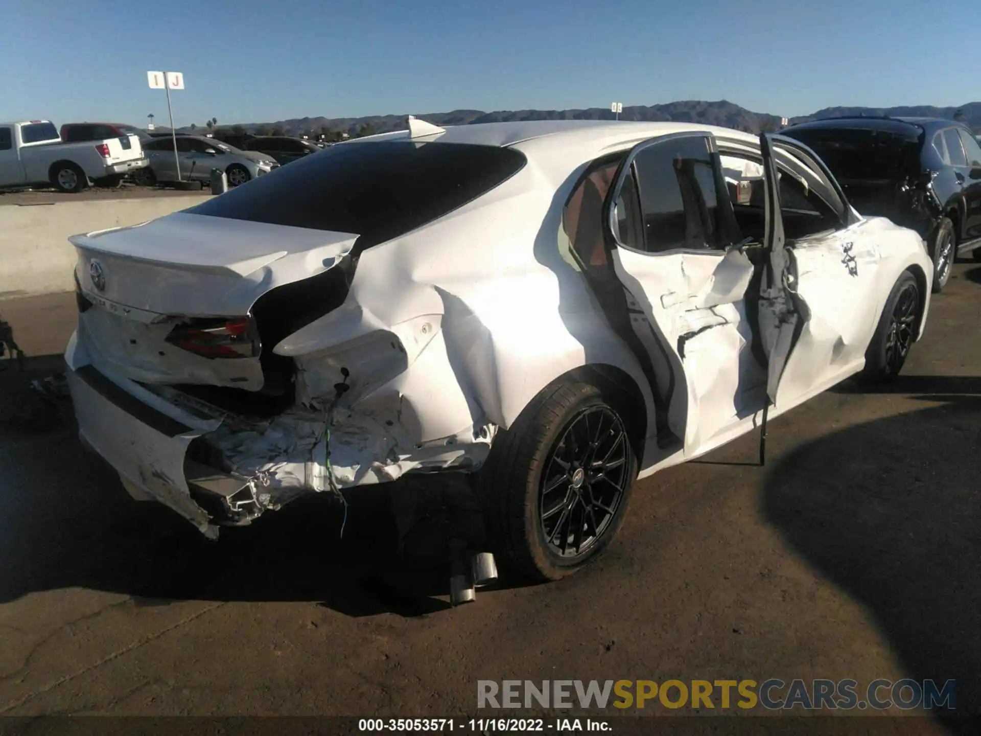 4 Photograph of a damaged car 4T1B11HK1KU191064 TOYOTA CAMRY 2019