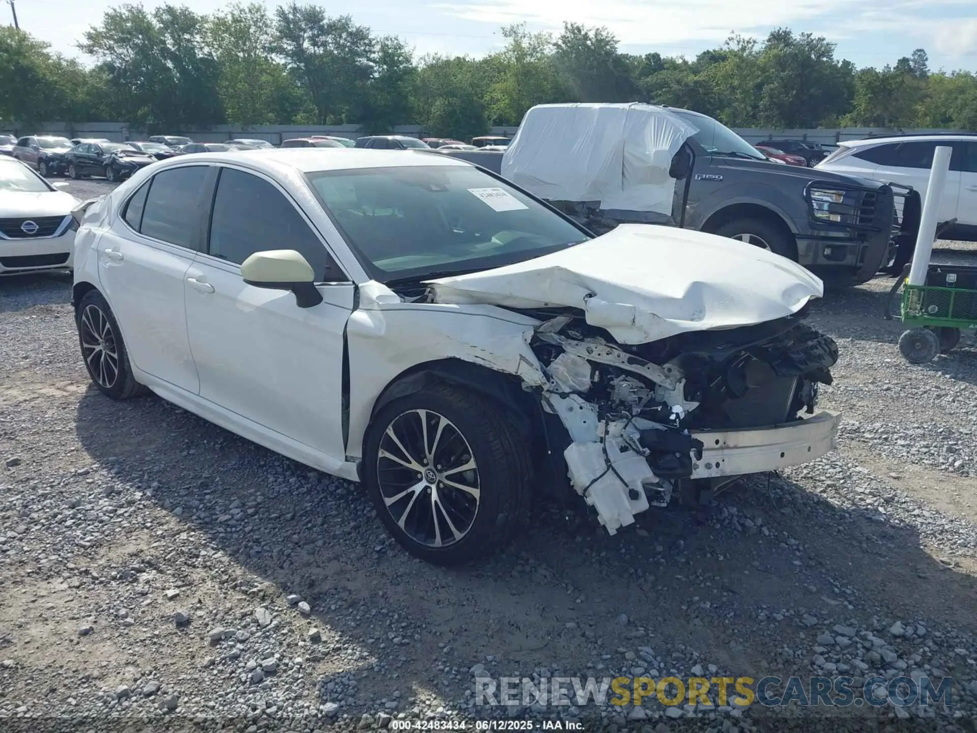 1 Photograph of a damaged car 4T1B11HK1KU197320 TOYOTA CAMRY 2019