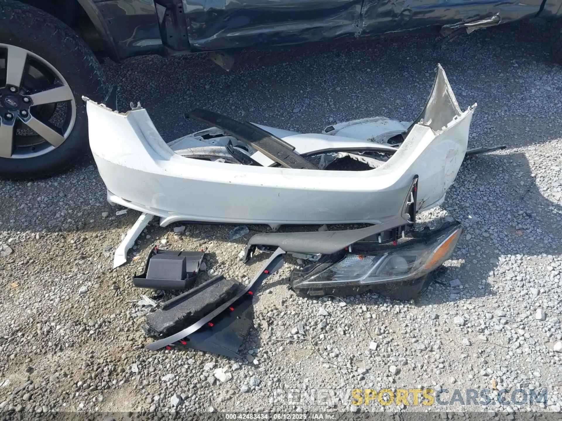 12 Photograph of a damaged car 4T1B11HK1KU197320 TOYOTA CAMRY 2019