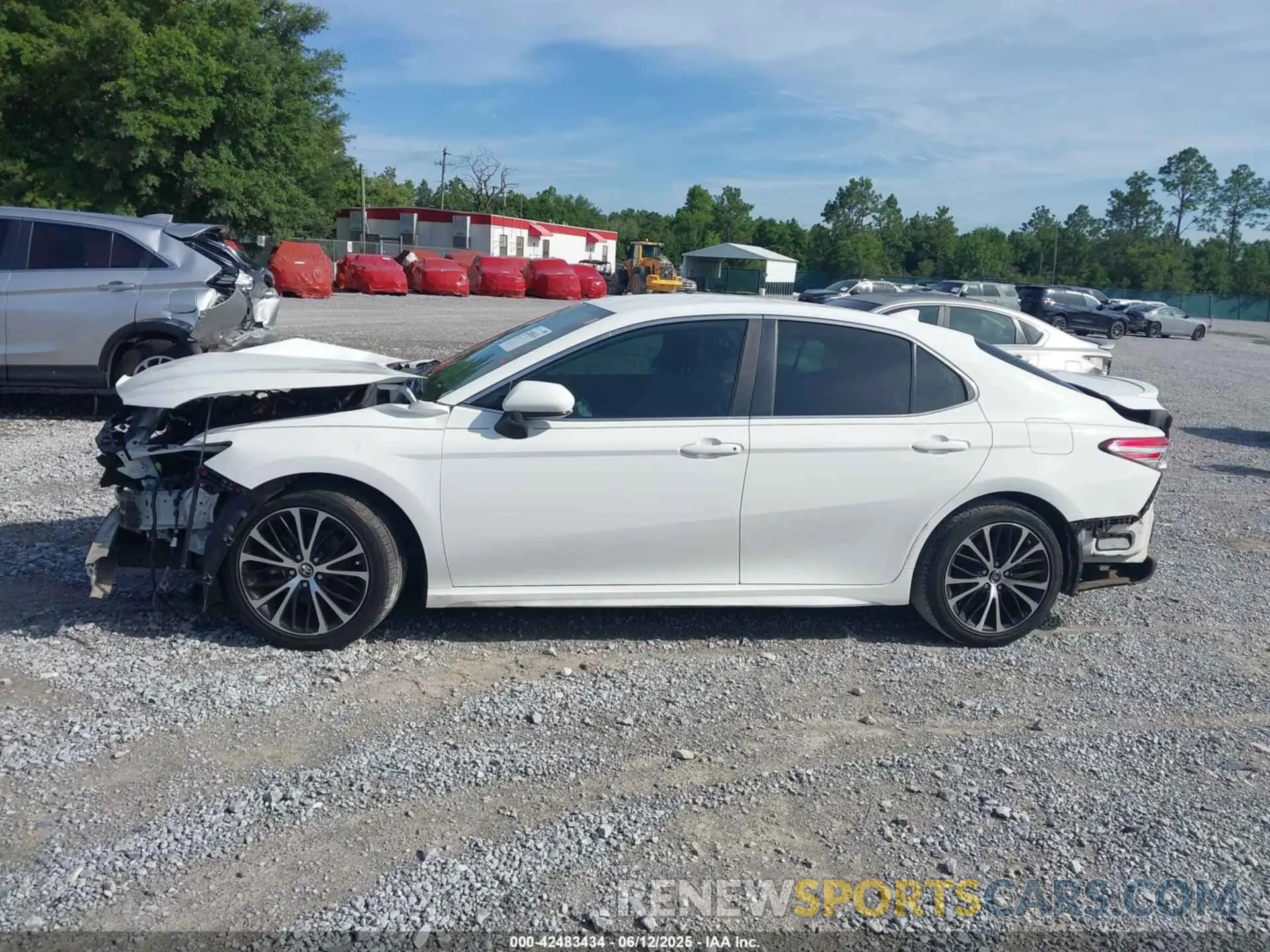 15 Photograph of a damaged car 4T1B11HK1KU197320 TOYOTA CAMRY 2019