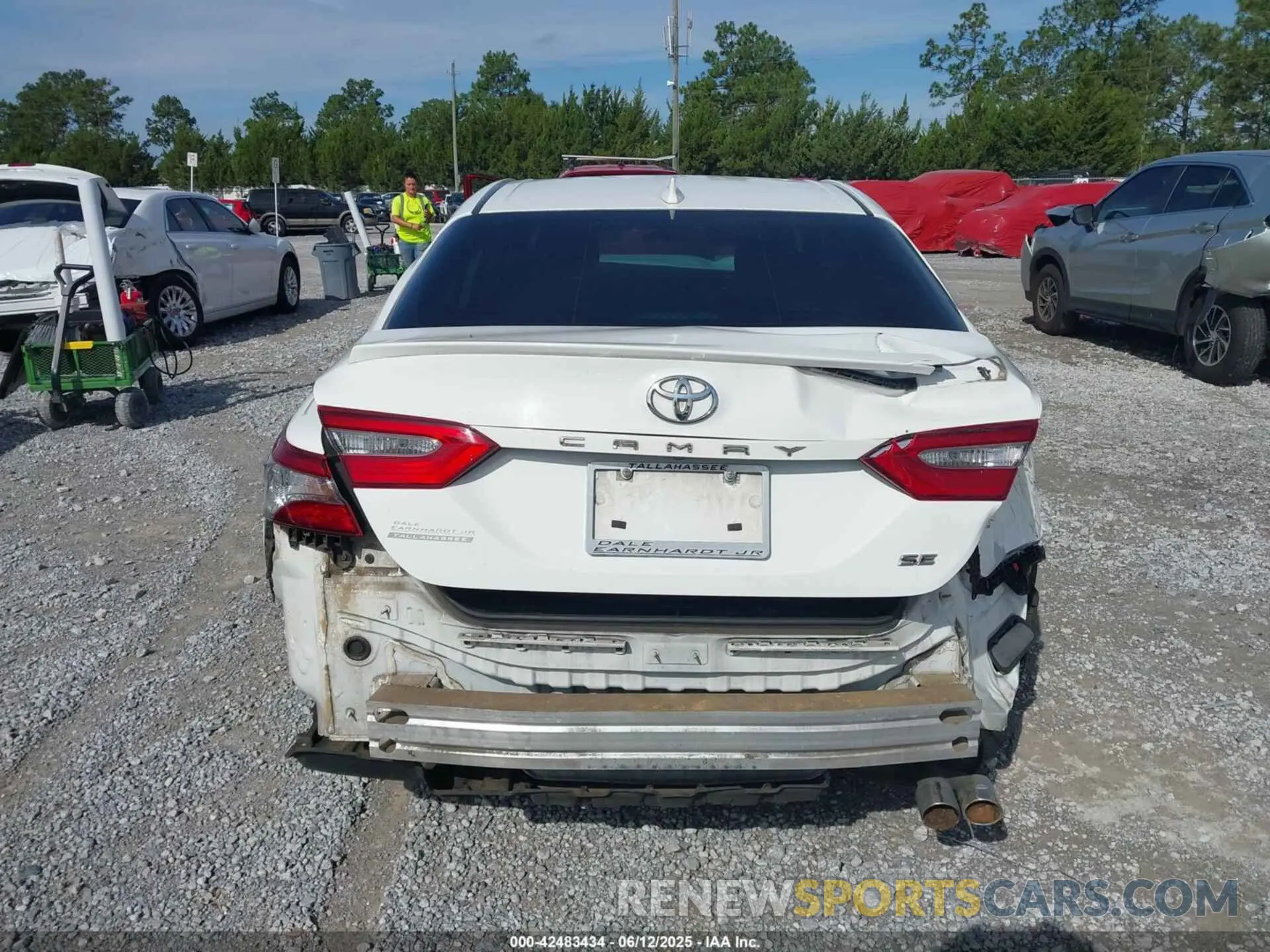 17 Photograph of a damaged car 4T1B11HK1KU197320 TOYOTA CAMRY 2019