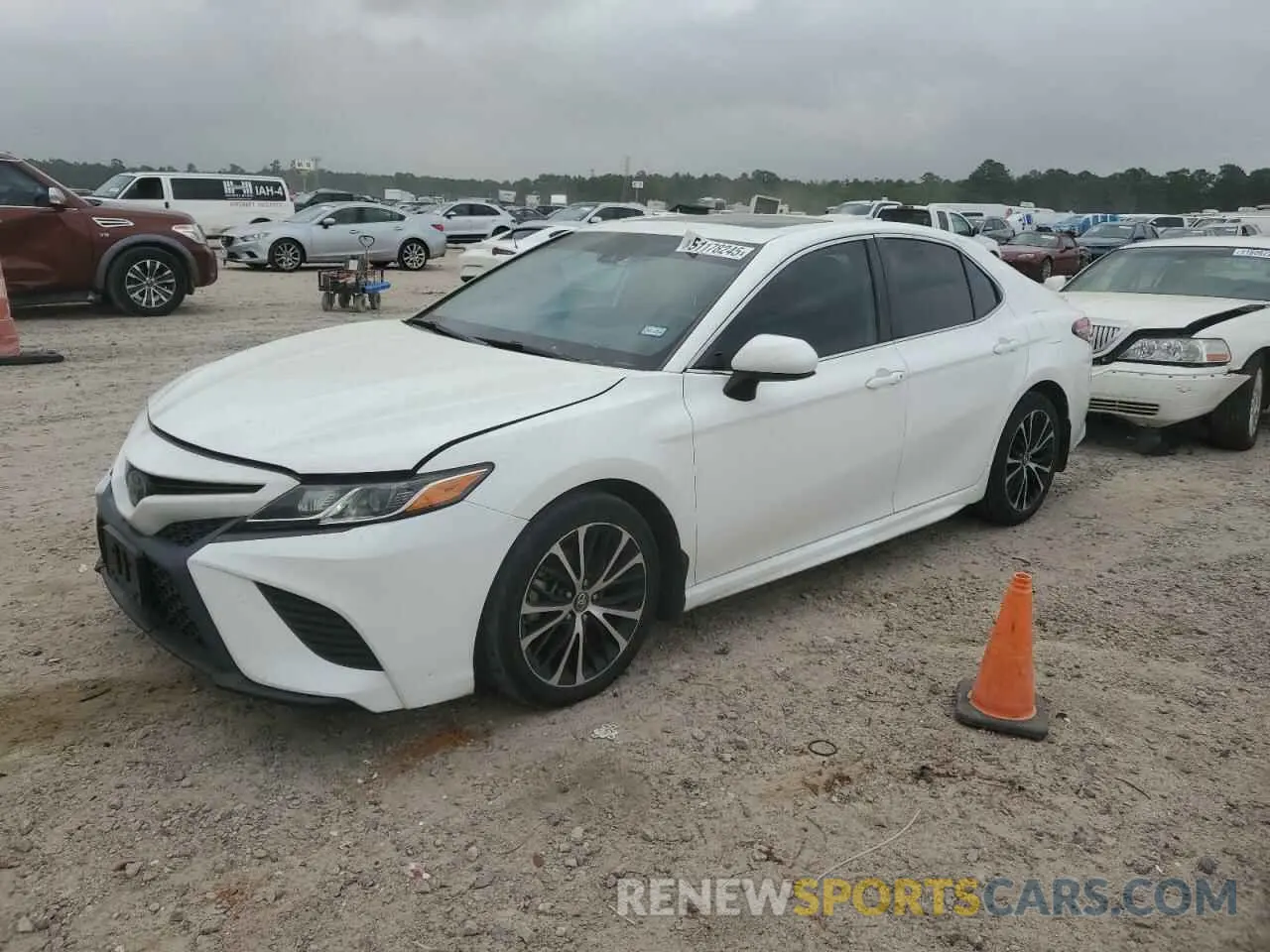 1 Photograph of a damaged car 4T1B11HK1KU198970 TOYOTA CAMRY 2019