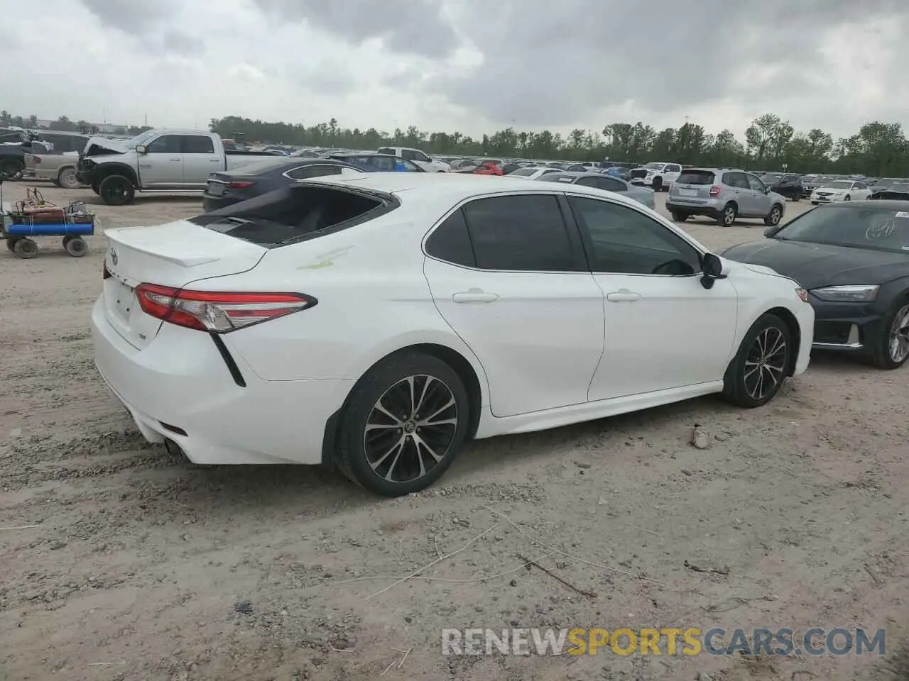 3 Photograph of a damaged car 4T1B11HK1KU198970 TOYOTA CAMRY 2019