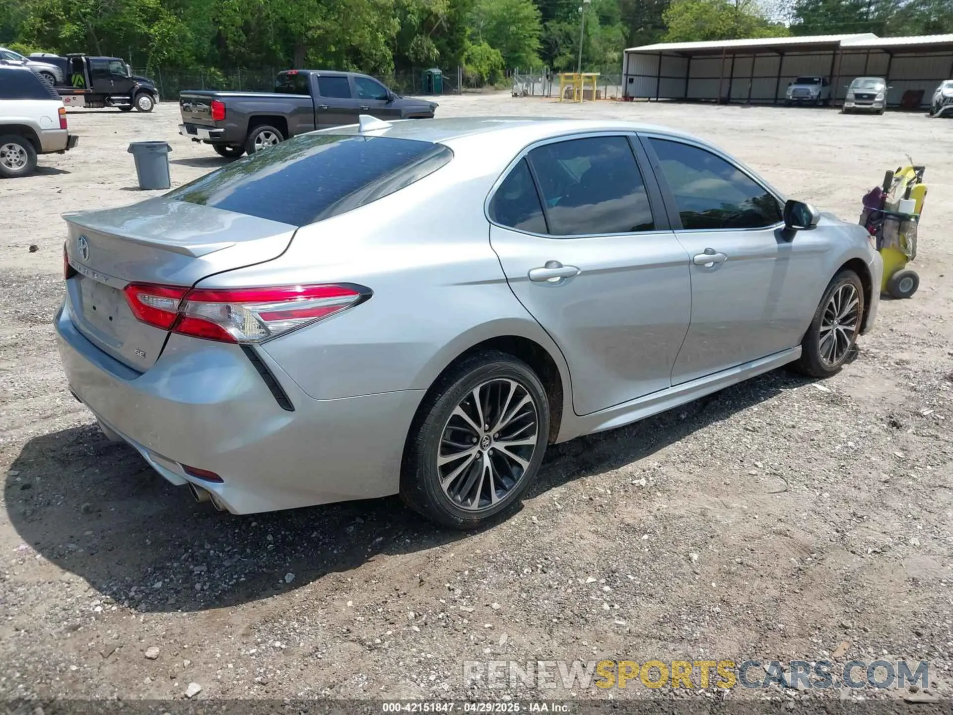 4 Photograph of a damaged car 4T1B11HK1KU204024 TOYOTA CAMRY 2019