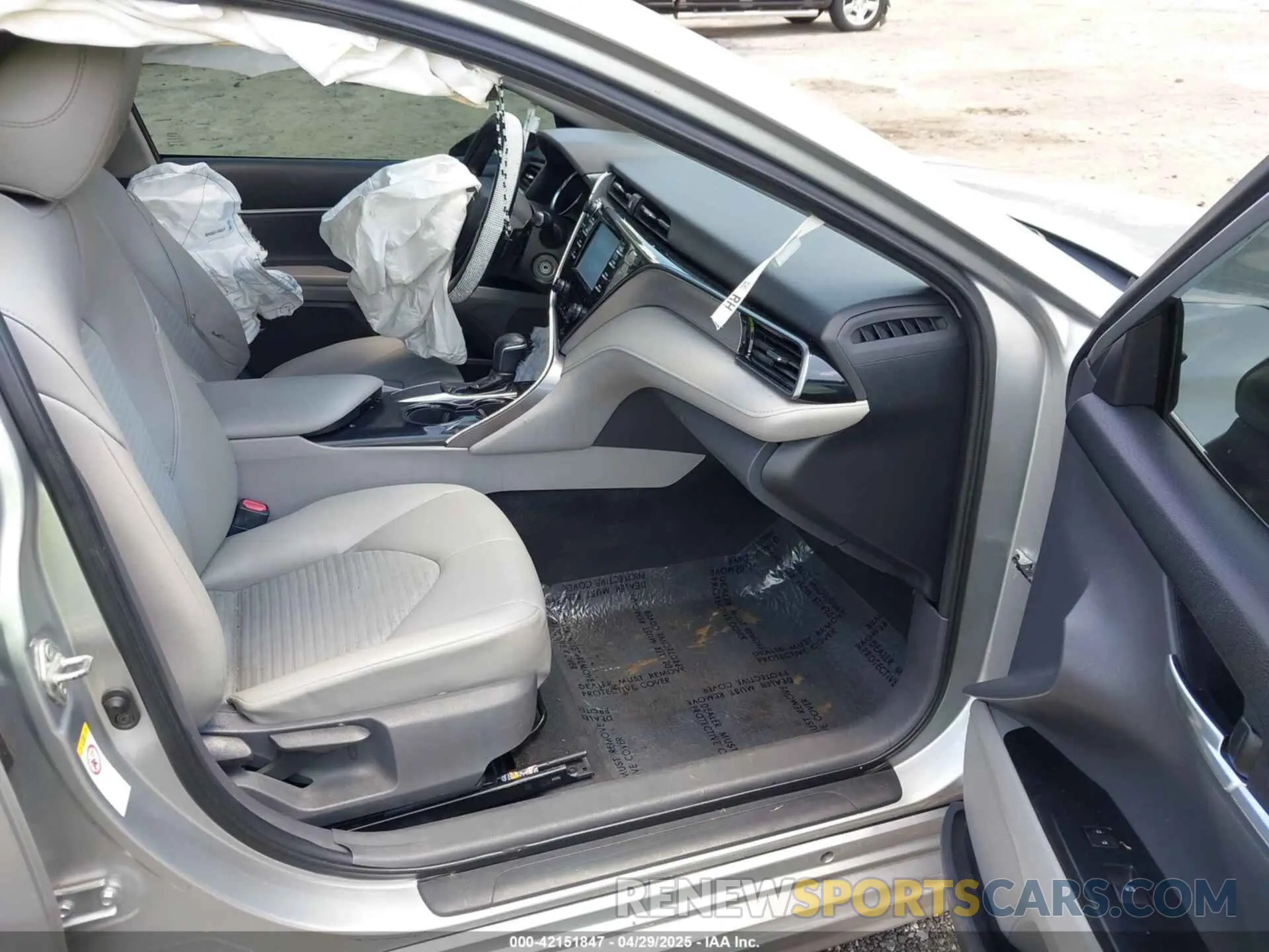 5 Photograph of a damaged car 4T1B11HK1KU204024 TOYOTA CAMRY 2019