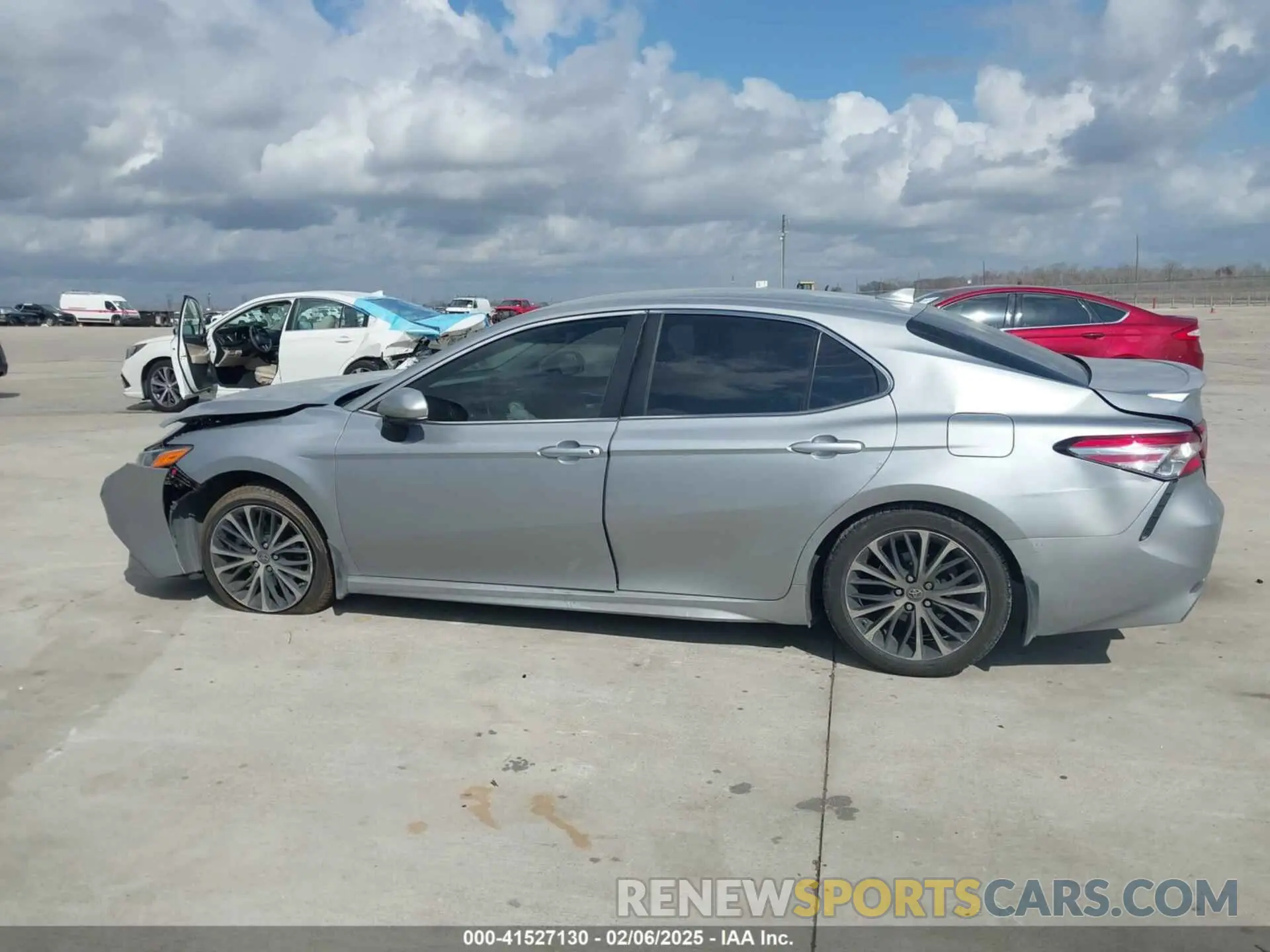13 Photograph of a damaged car 4T1B11HK1KU209661 TOYOTA CAMRY 2019