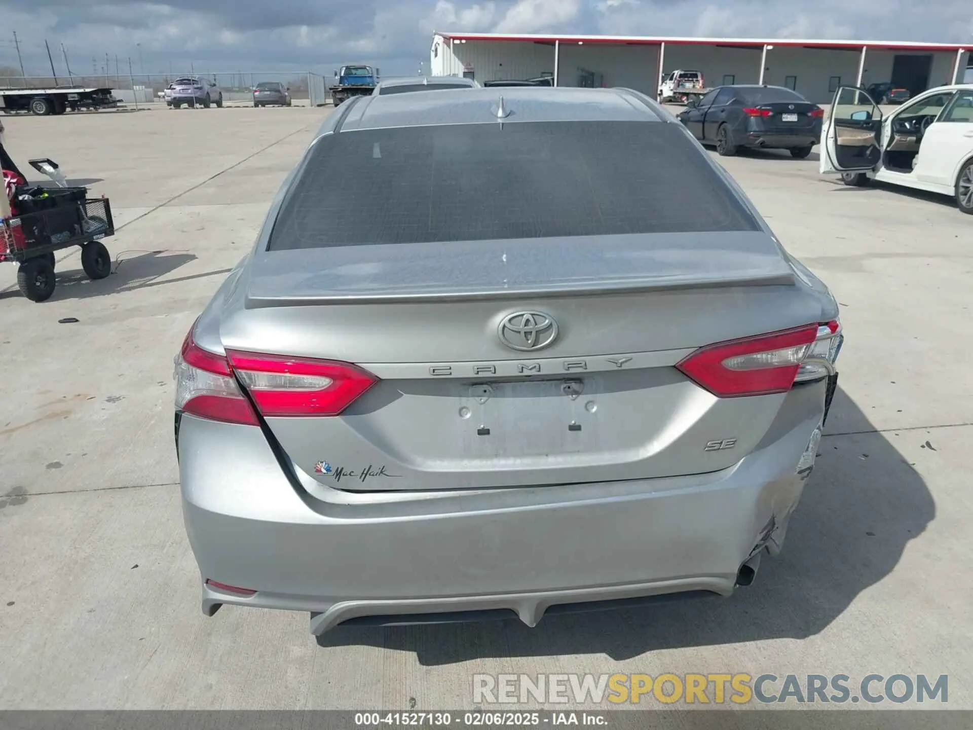 15 Photograph of a damaged car 4T1B11HK1KU209661 TOYOTA CAMRY 2019