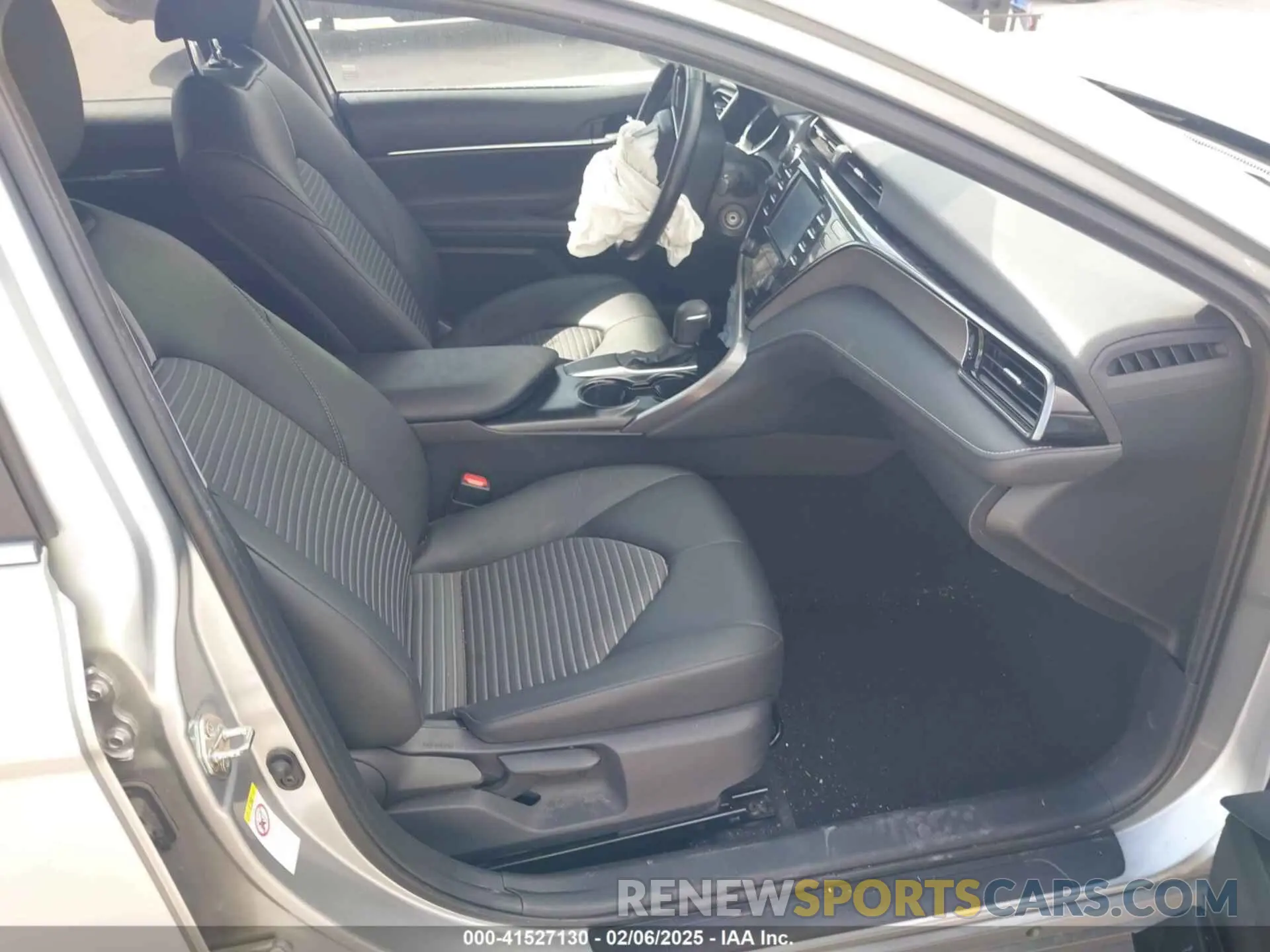 5 Photograph of a damaged car 4T1B11HK1KU209661 TOYOTA CAMRY 2019