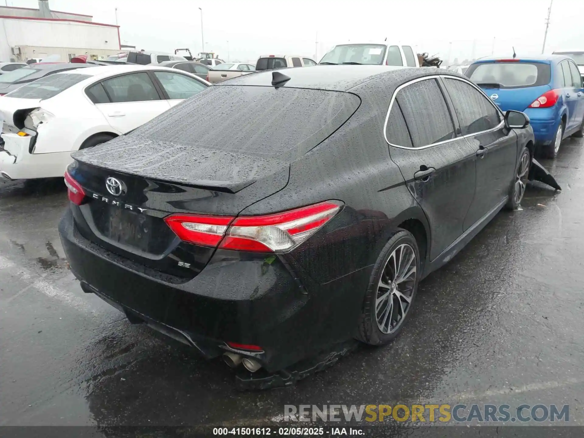 4 Photograph of a damaged car 4T1B11HK1KU213547 TOYOTA CAMRY 2019