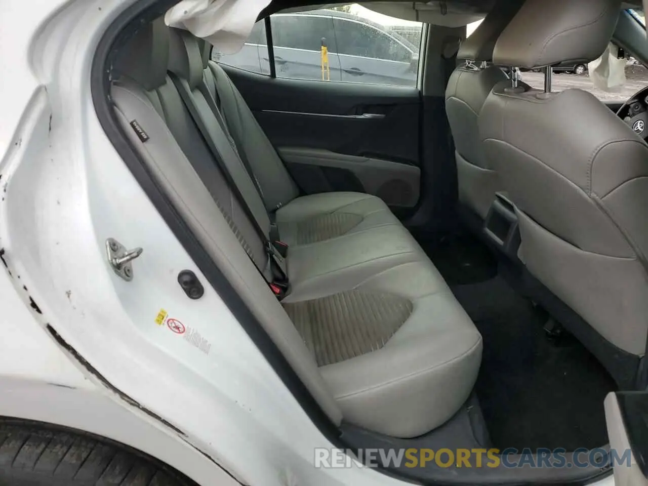10 Photograph of a damaged car 4T1B11HK1KU214732 TOYOTA CAMRY 2019