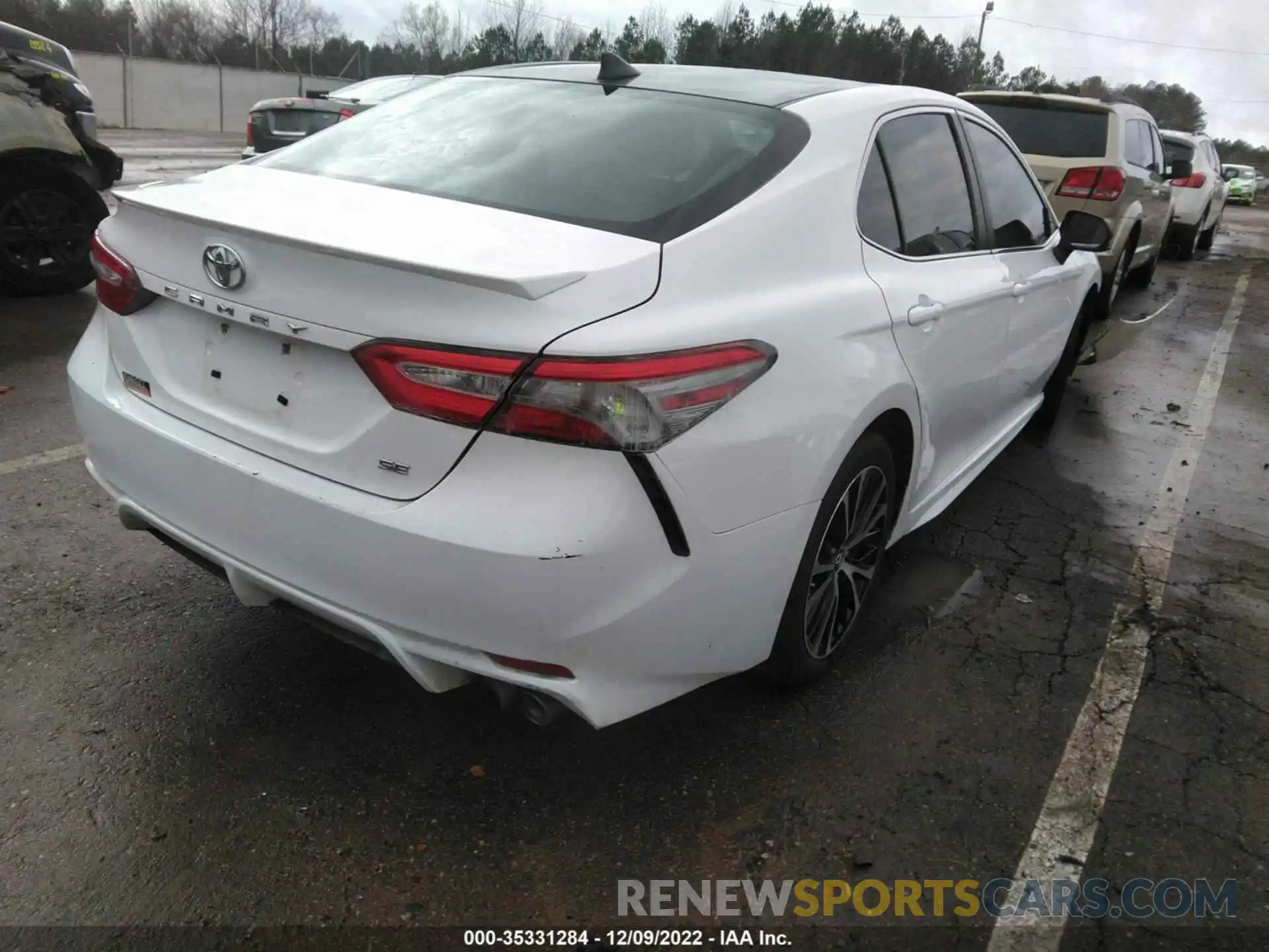 4 Photograph of a damaged car 4T1B11HK1KU219915 TOYOTA CAMRY 2019