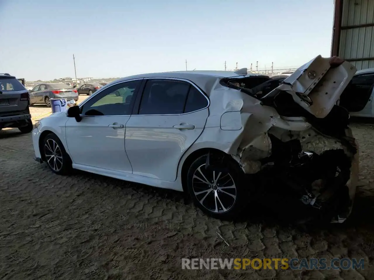 2 Photograph of a damaged car 4T1B11HK1KU222720 TOYOTA CAMRY 2019