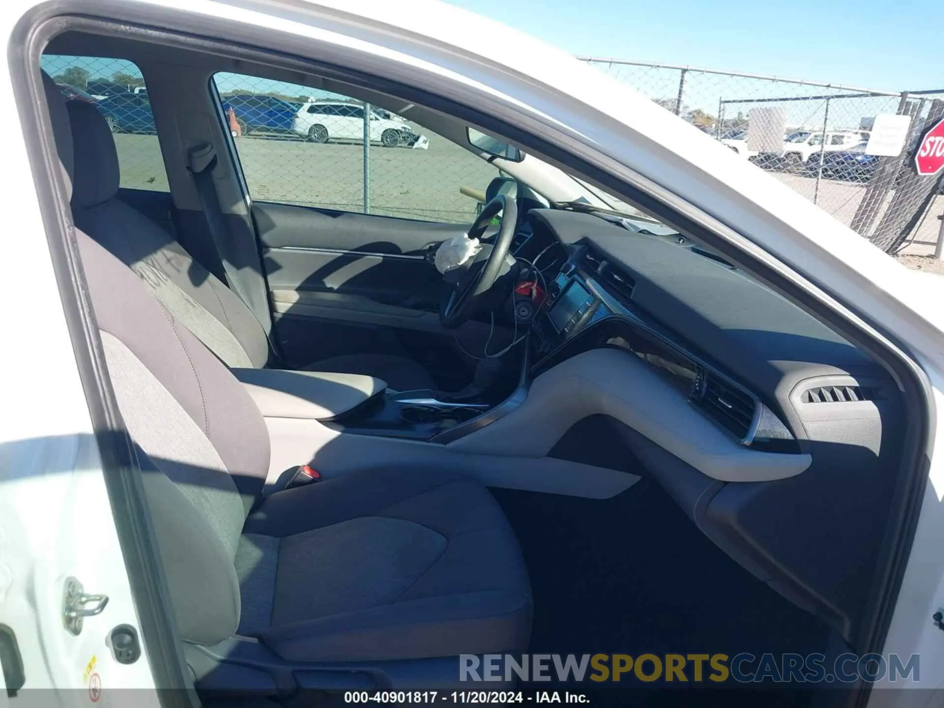 5 Photograph of a damaged car 4T1B11HK1KU225021 TOYOTA CAMRY 2019