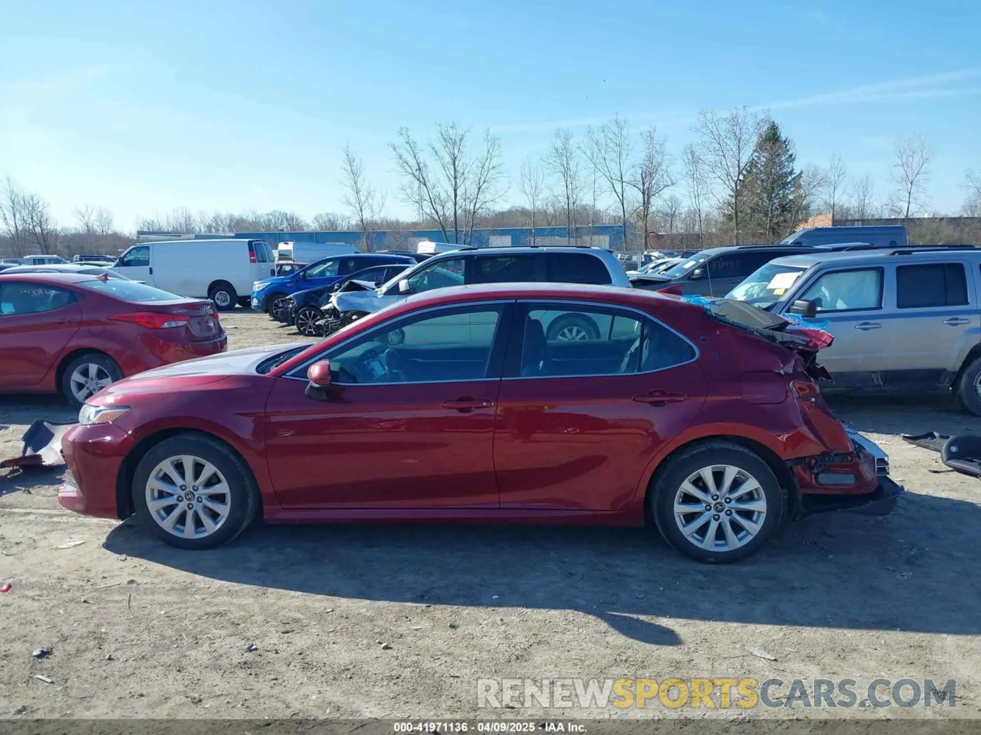 15 Photograph of a damaged car 4T1B11HK1KU233345 TOYOTA CAMRY 2019