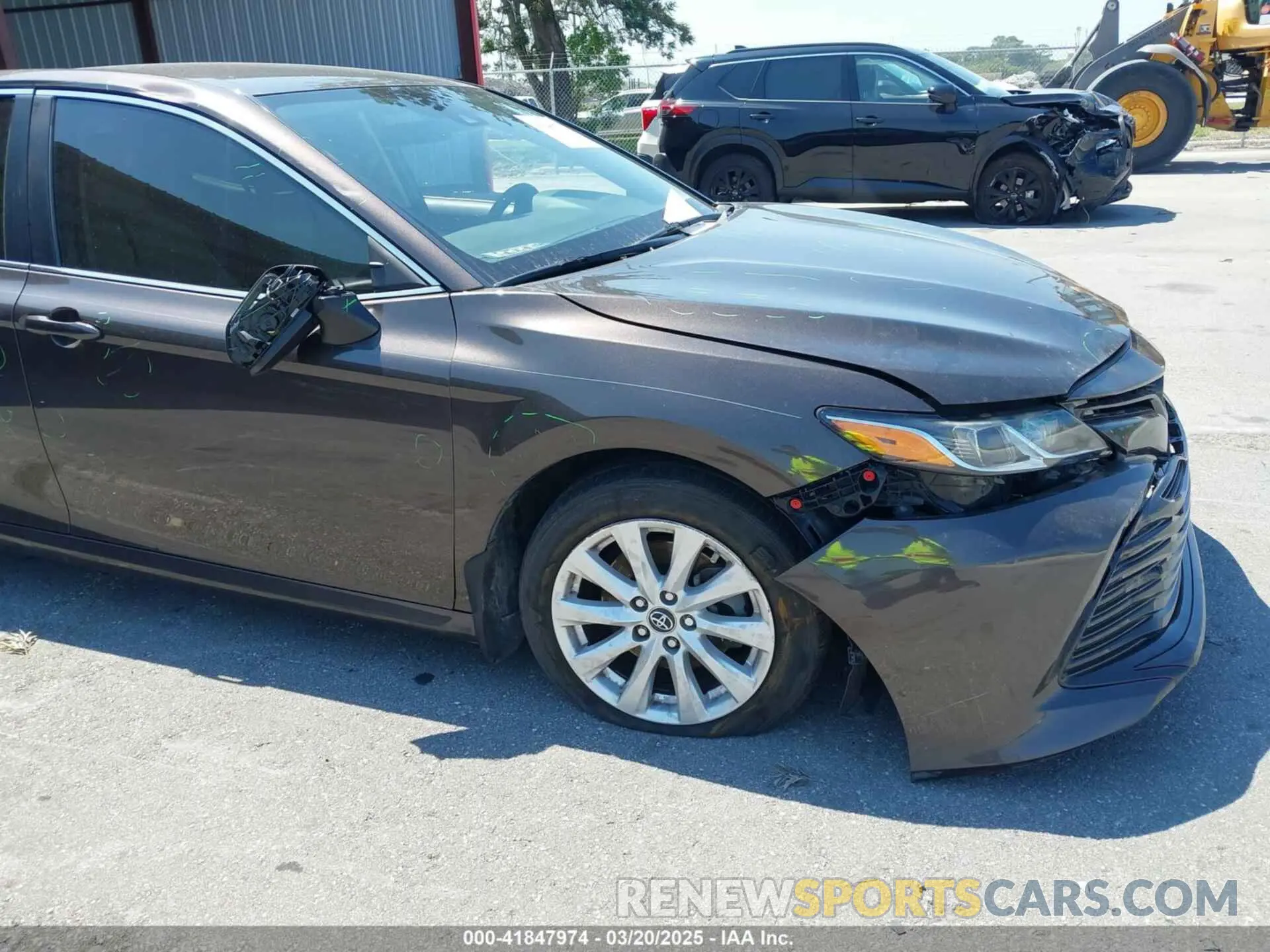 18 Photograph of a damaged car 4T1B11HK1KU240845 TOYOTA CAMRY 2019