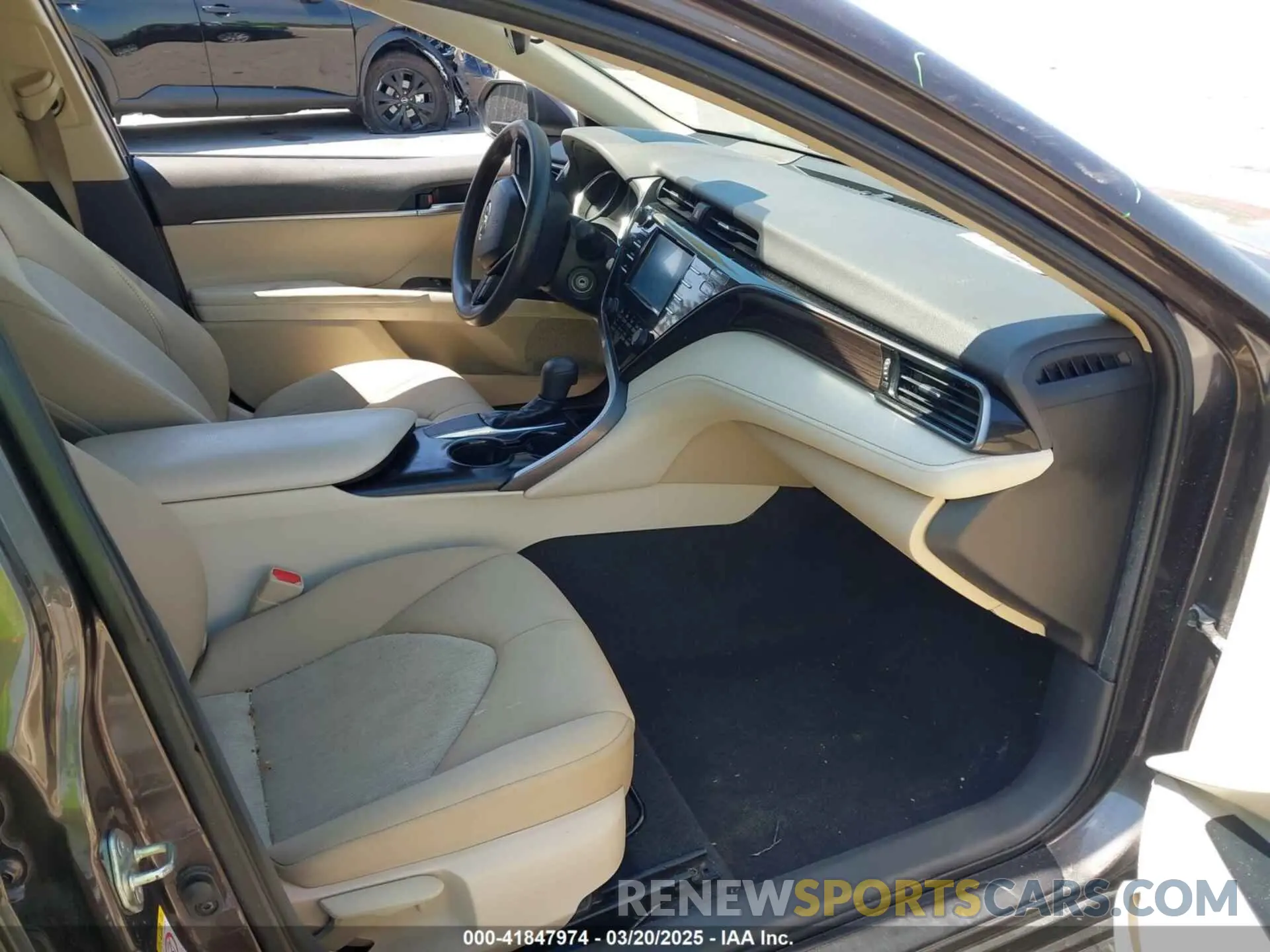 5 Photograph of a damaged car 4T1B11HK1KU240845 TOYOTA CAMRY 2019