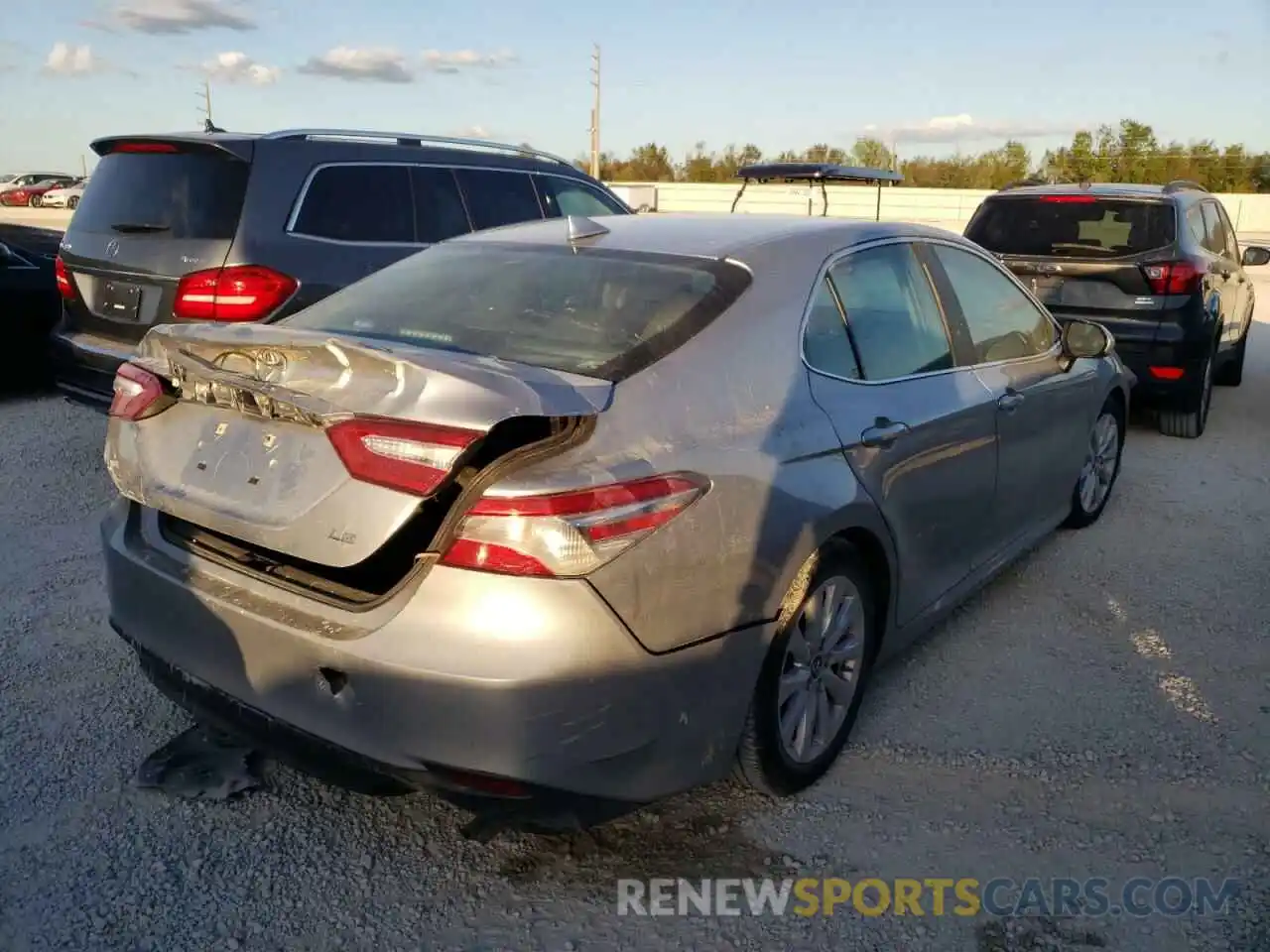 4 Photograph of a damaged car 4T1B11HK1KU249416 TOYOTA CAMRY 2019