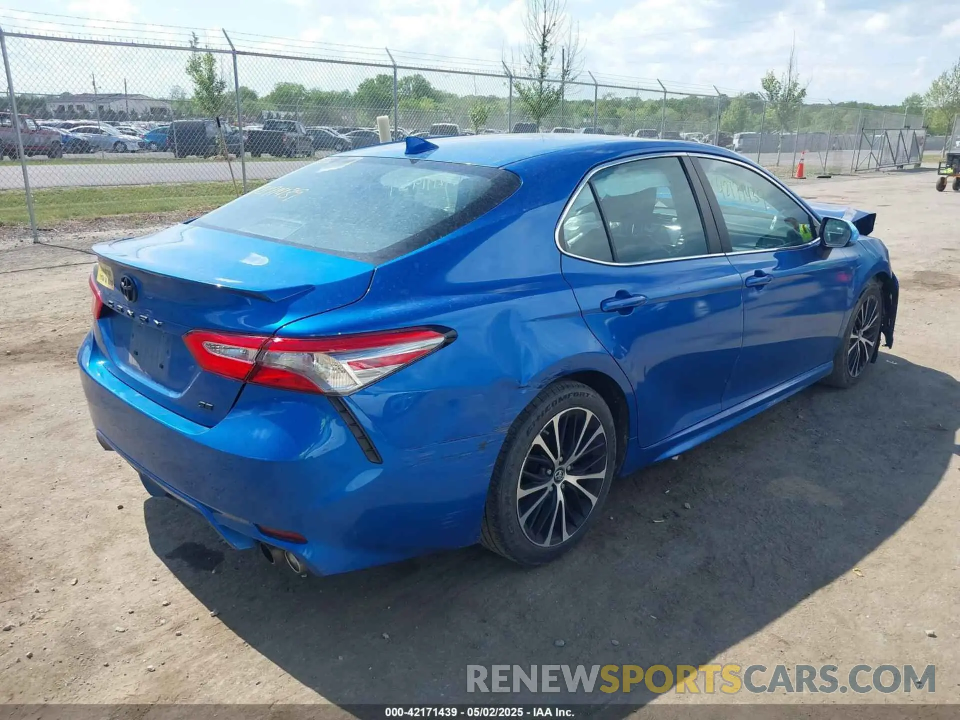 4 Photograph of a damaged car 4T1B11HK1KU263445 TOYOTA CAMRY 2019