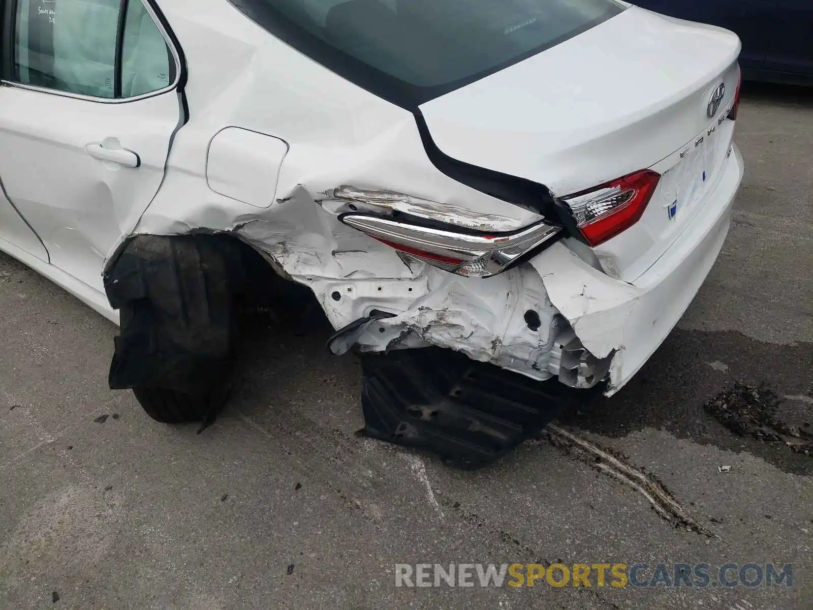 9 Photograph of a damaged car 4T1B11HK1KU264871 TOYOTA CAMRY 2019