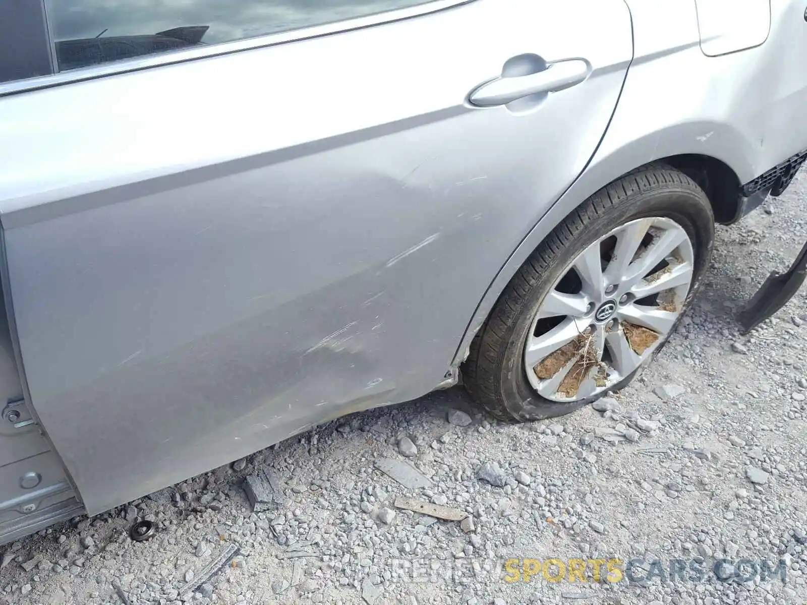 9 Photograph of a damaged car 4T1B11HK1KU270248 TOYOTA CAMRY 2019